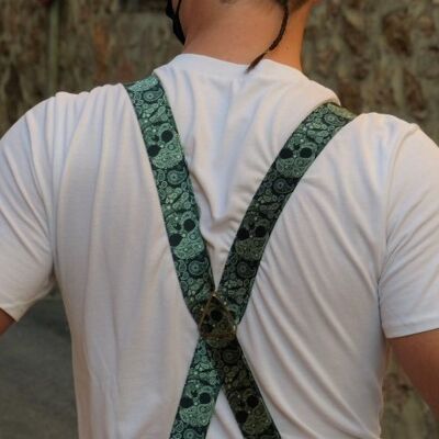 green skulls elastic strap