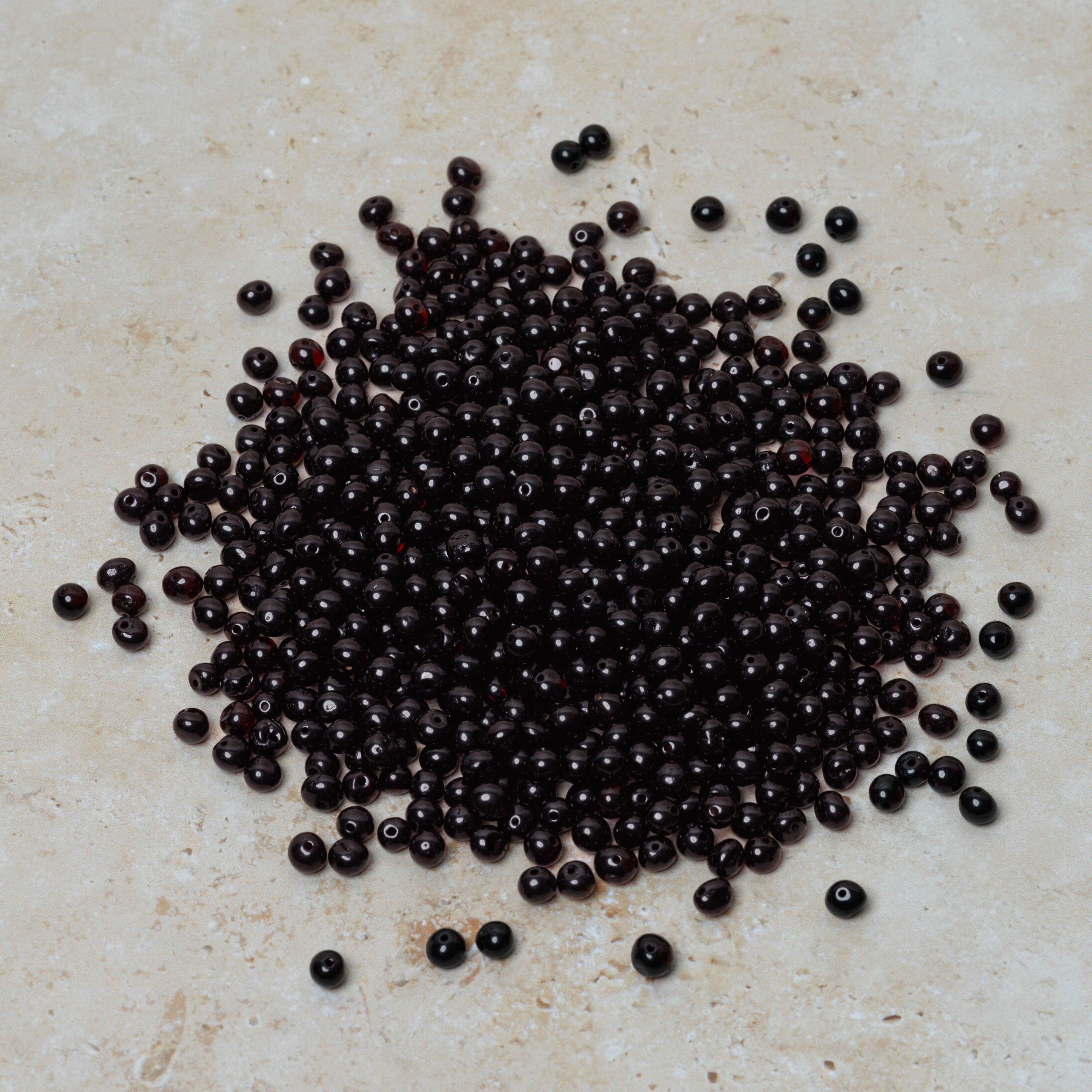 Perle di ambra traforate barocche ciliegia 50 gr (~600 pz)