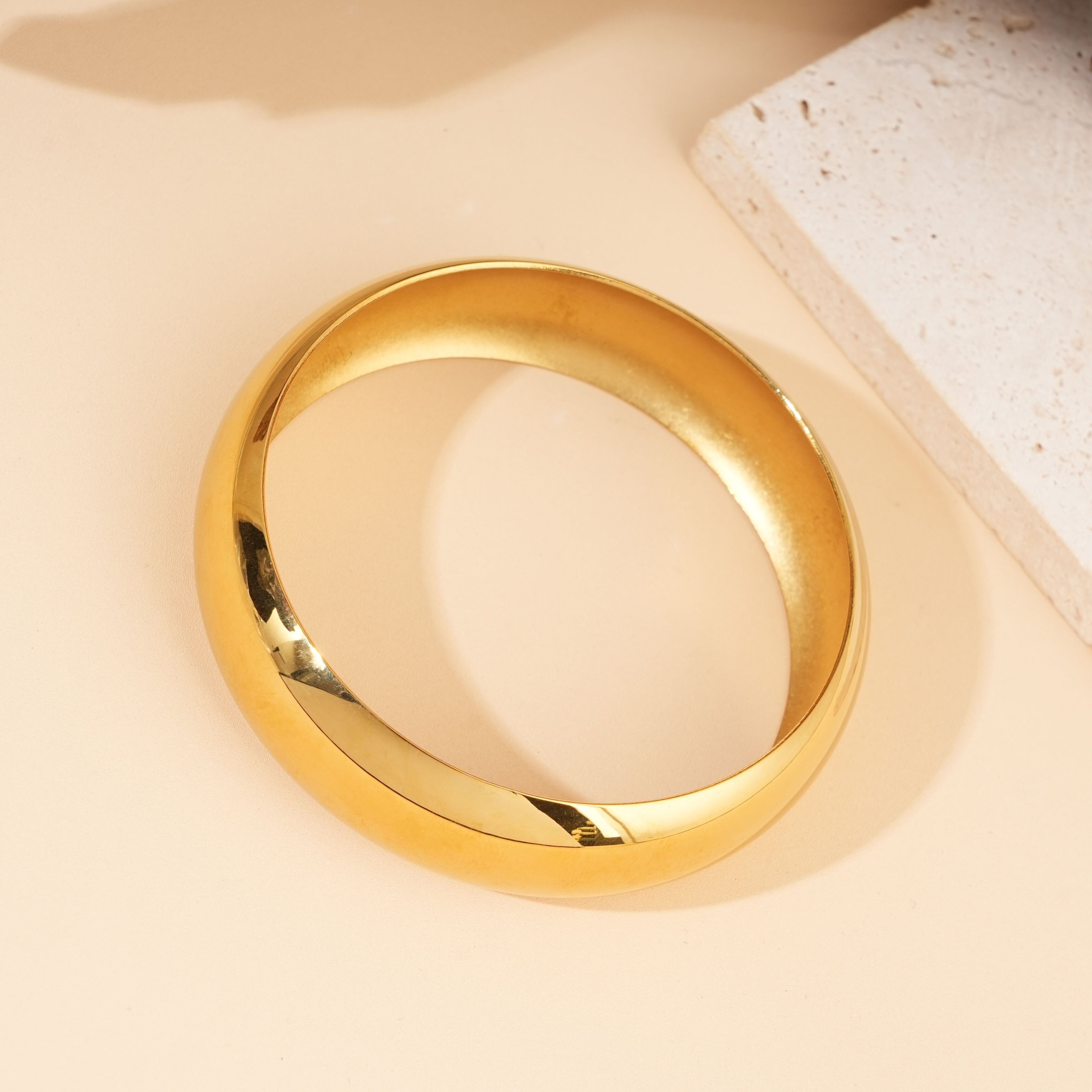 2 cm breites, glattes, geschlossenes, starres goldfarbenes Armband