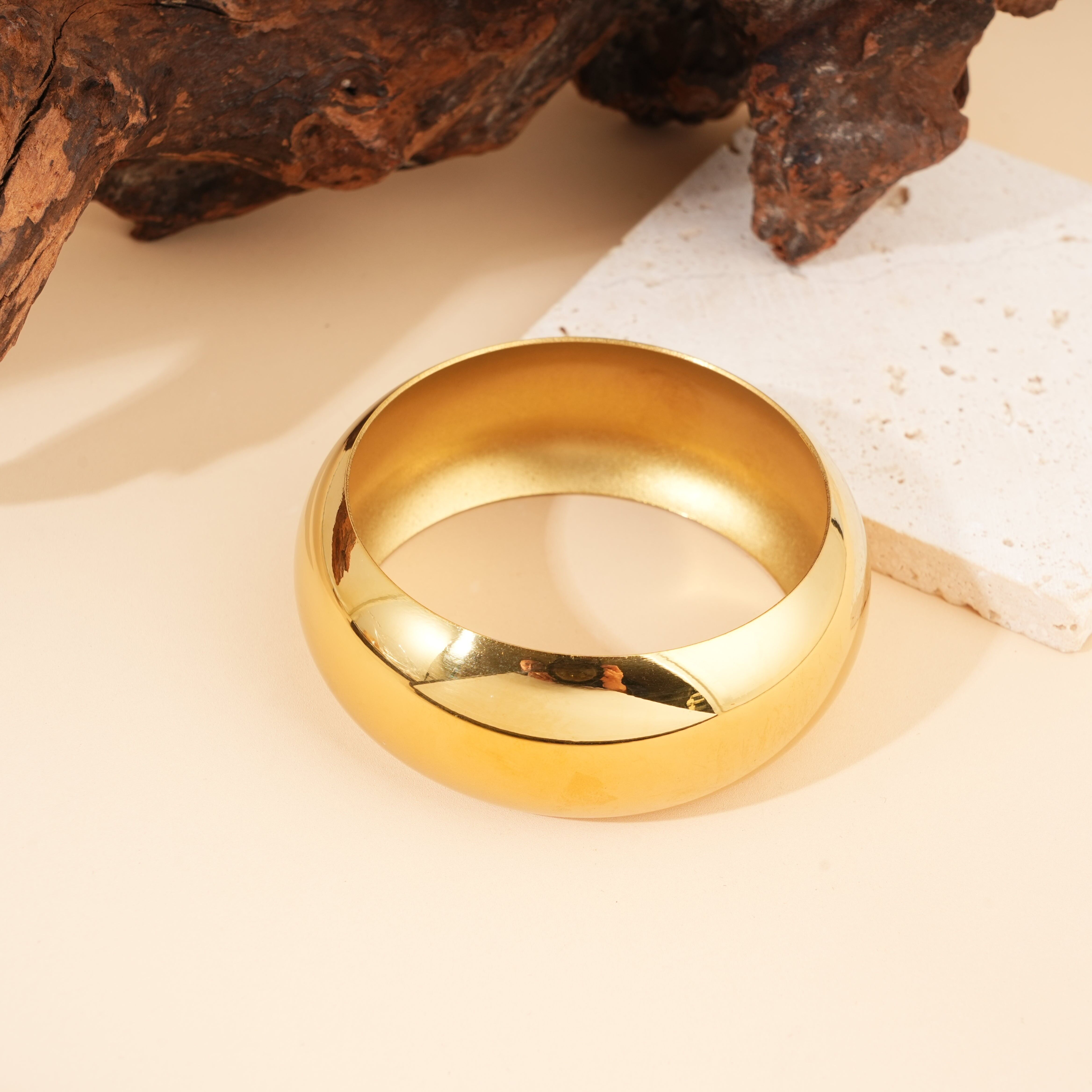 Glattes, geschlossenes, starres goldfarbenes Armband mit Manschette, 3 cm