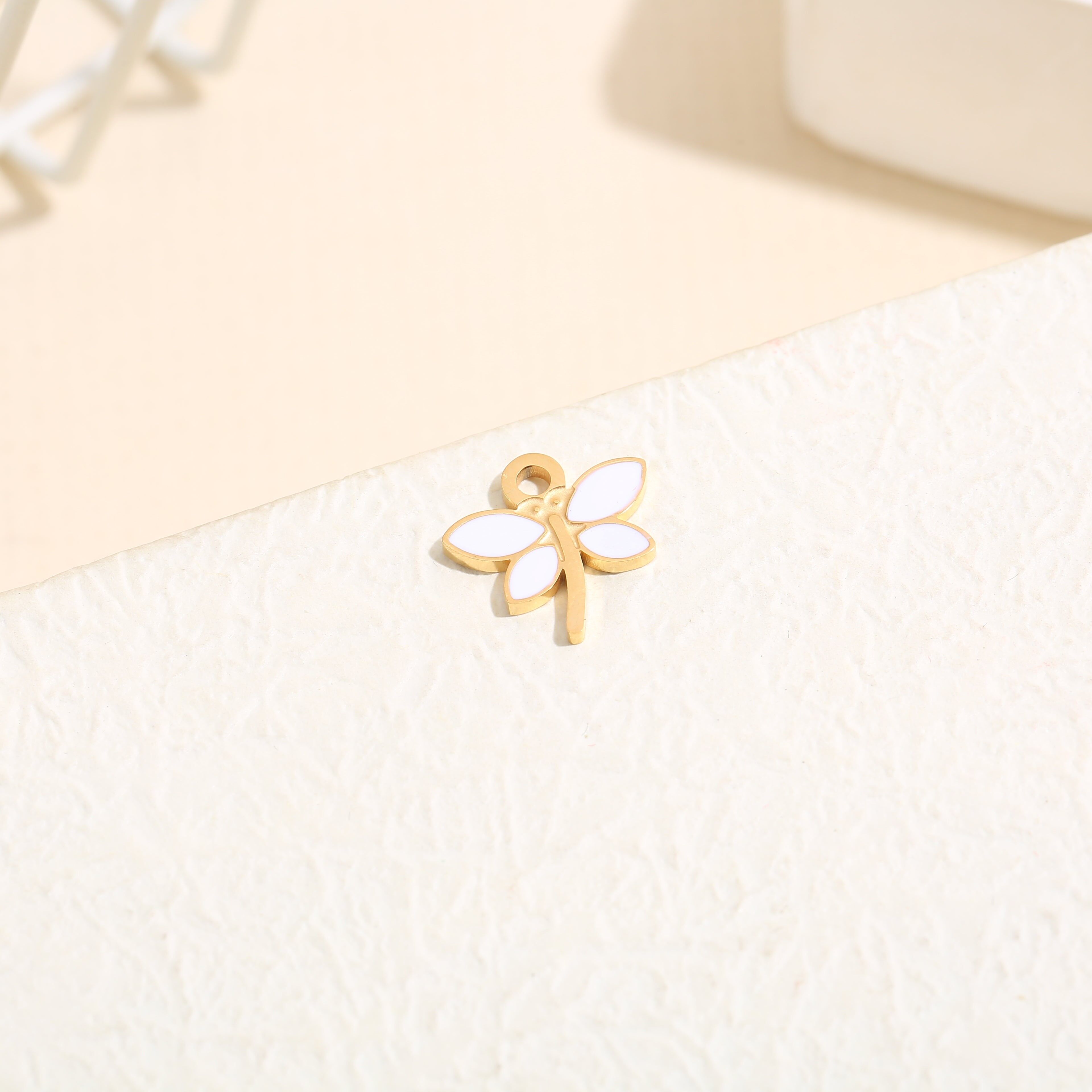 Set aus 3 goldenen Libellenanhängern mit weißer Emaille