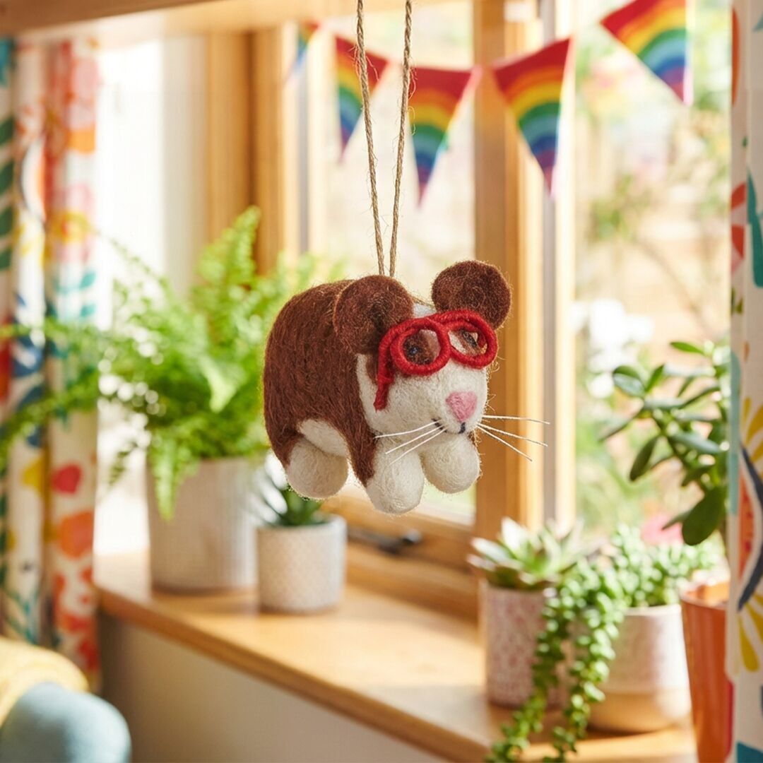 Décoration suspendue en feutre faite main représentant un cochon d'Inde