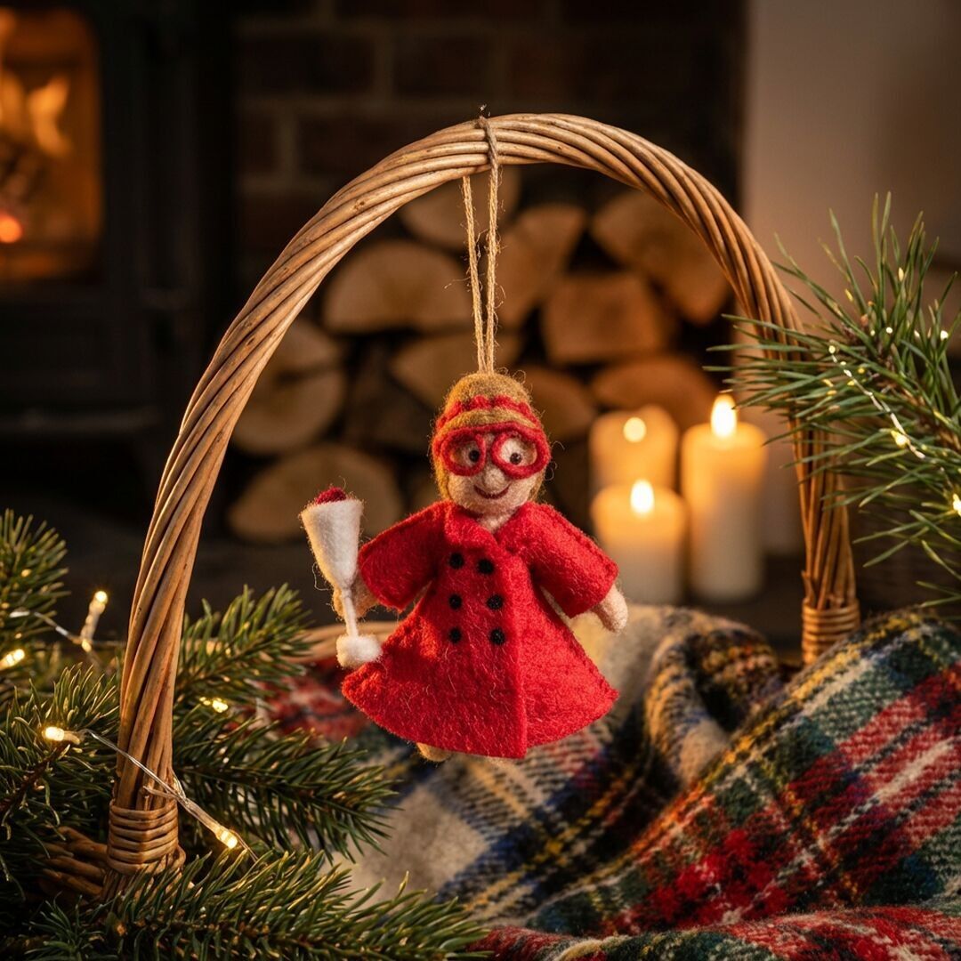 Décorations de Noël suspendues en feutrine faite main Vivienne Vino Grannie