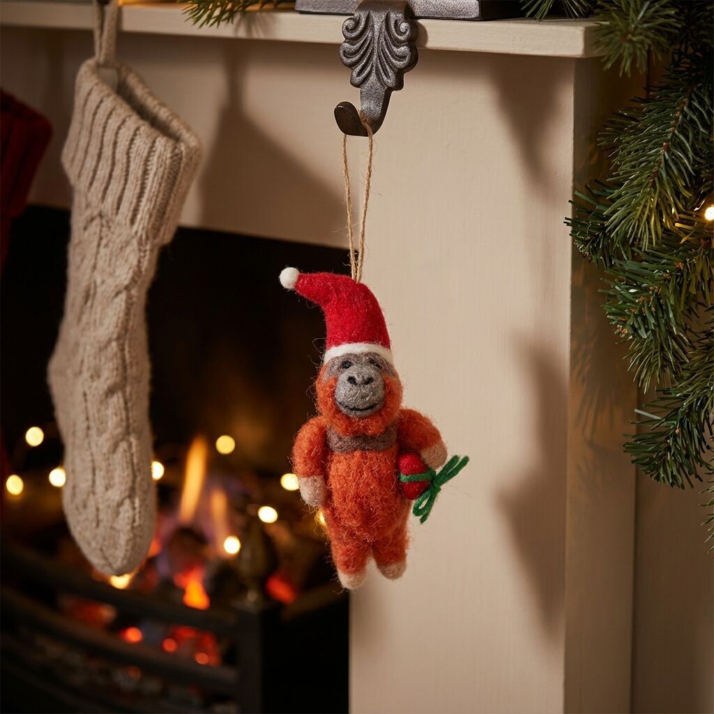 Décoration de Noël suspendue en feutre fait main représentant un orang-outan de safari
