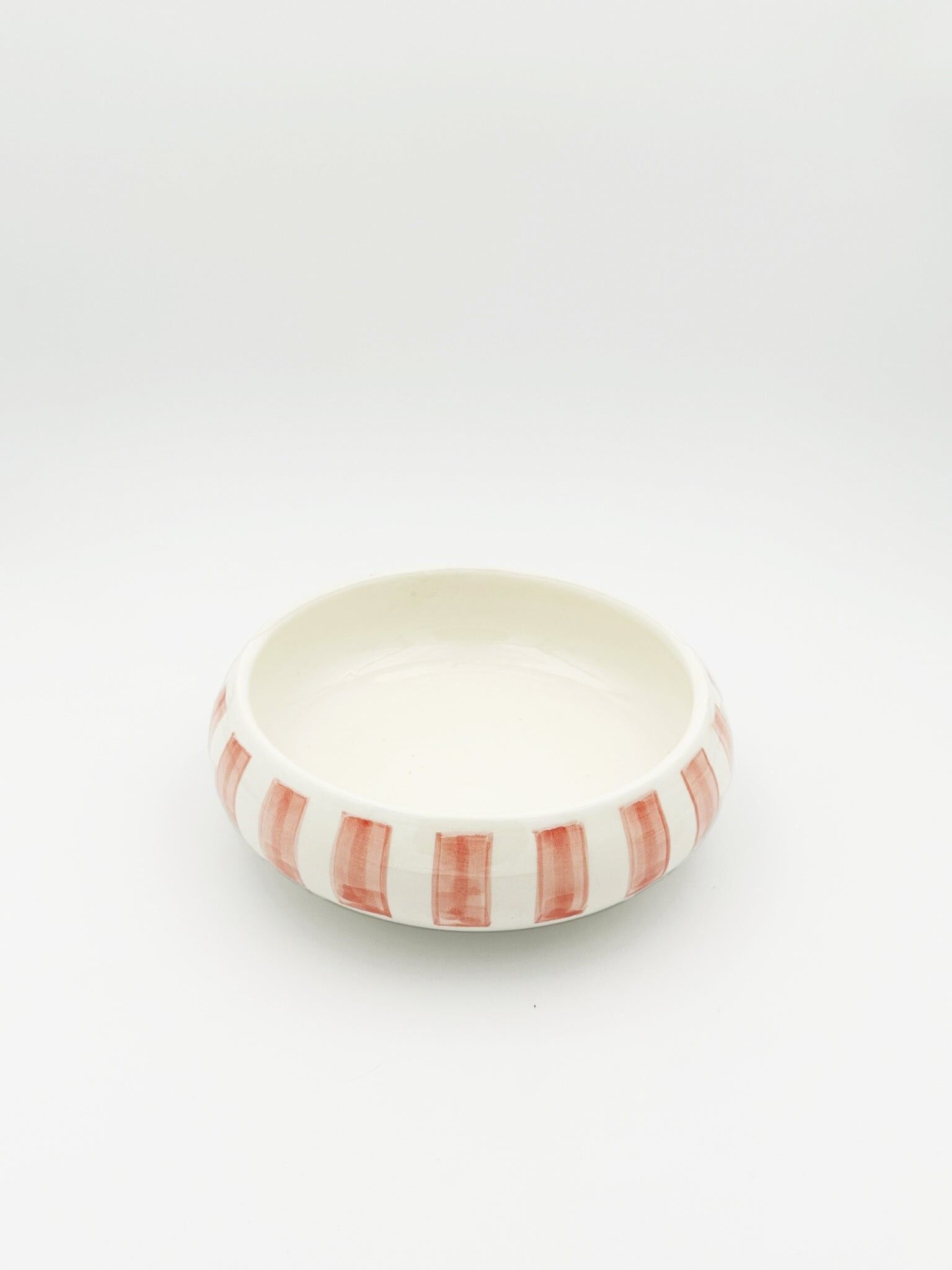 Round, deep plate with pink stripes (Ø17cm)