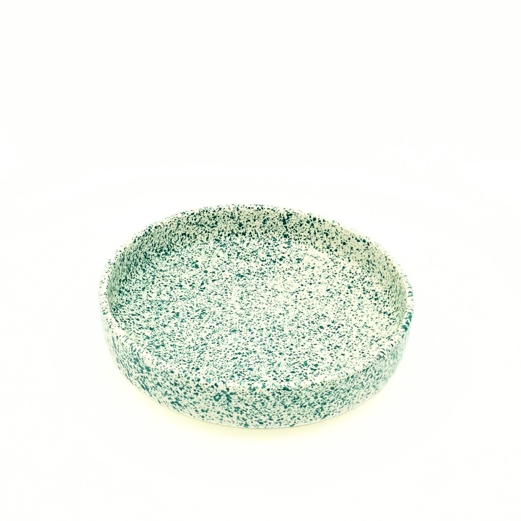 Deep plate with green spots (Ø21cm)