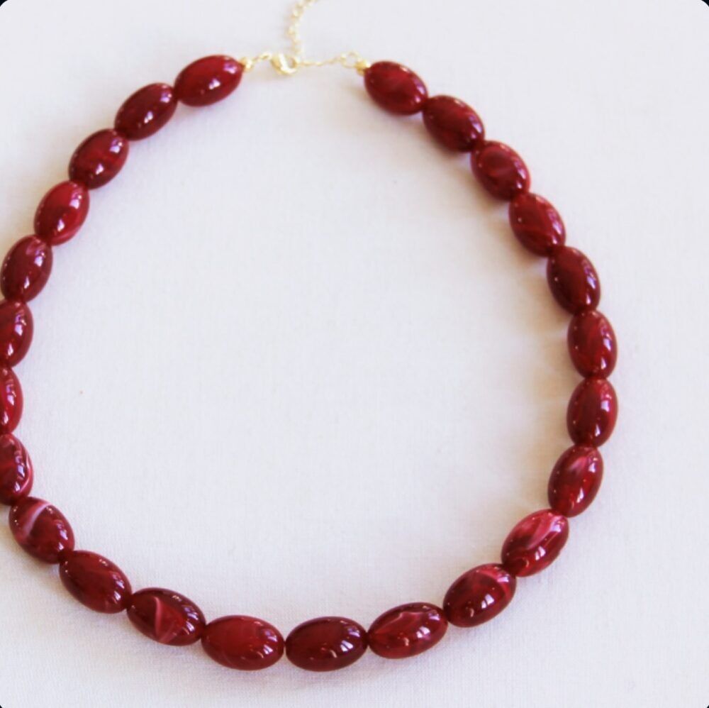 Collar de cuentas ovaladas - rojo oscuro