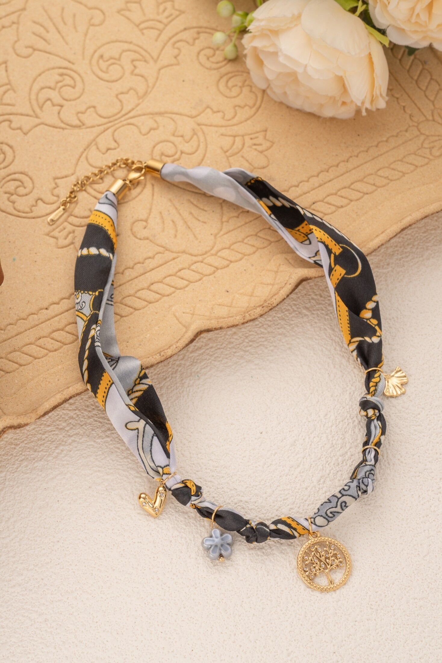 Collar de bufanda dorada con dijes del árbol de la vida en acero inoxidable