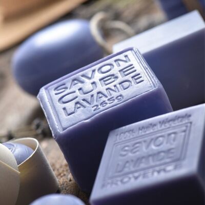 Savon cube à l' huile essentielle de Lavande exfoliant 260g