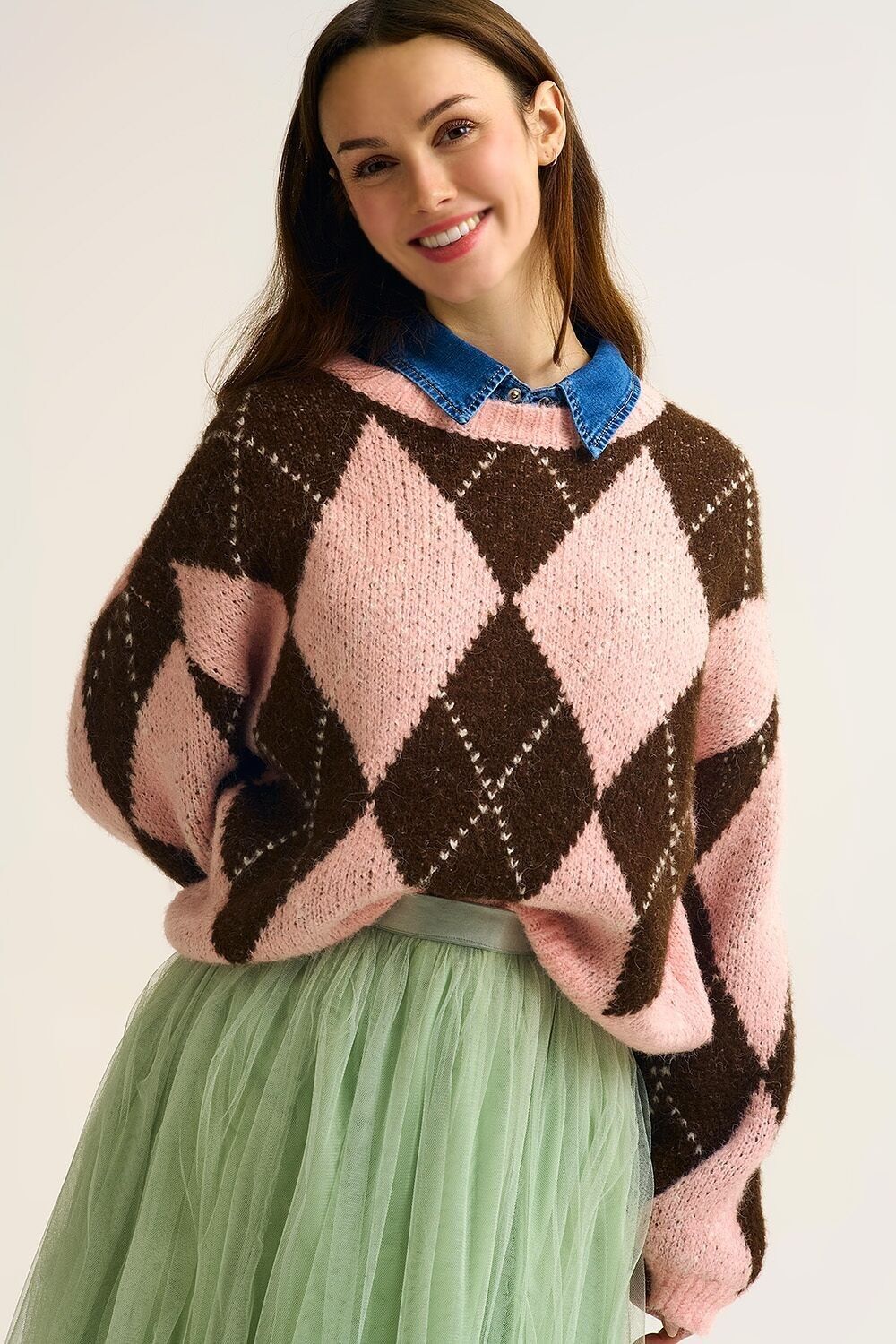 Rosa-brauner Argyle-Strickpullover mit voluminösen Ärmeln