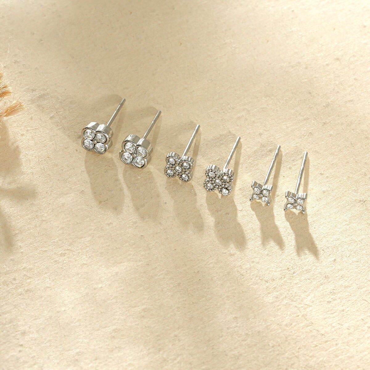 Set aus 3 quadratischen Strass-Ohrsteckern