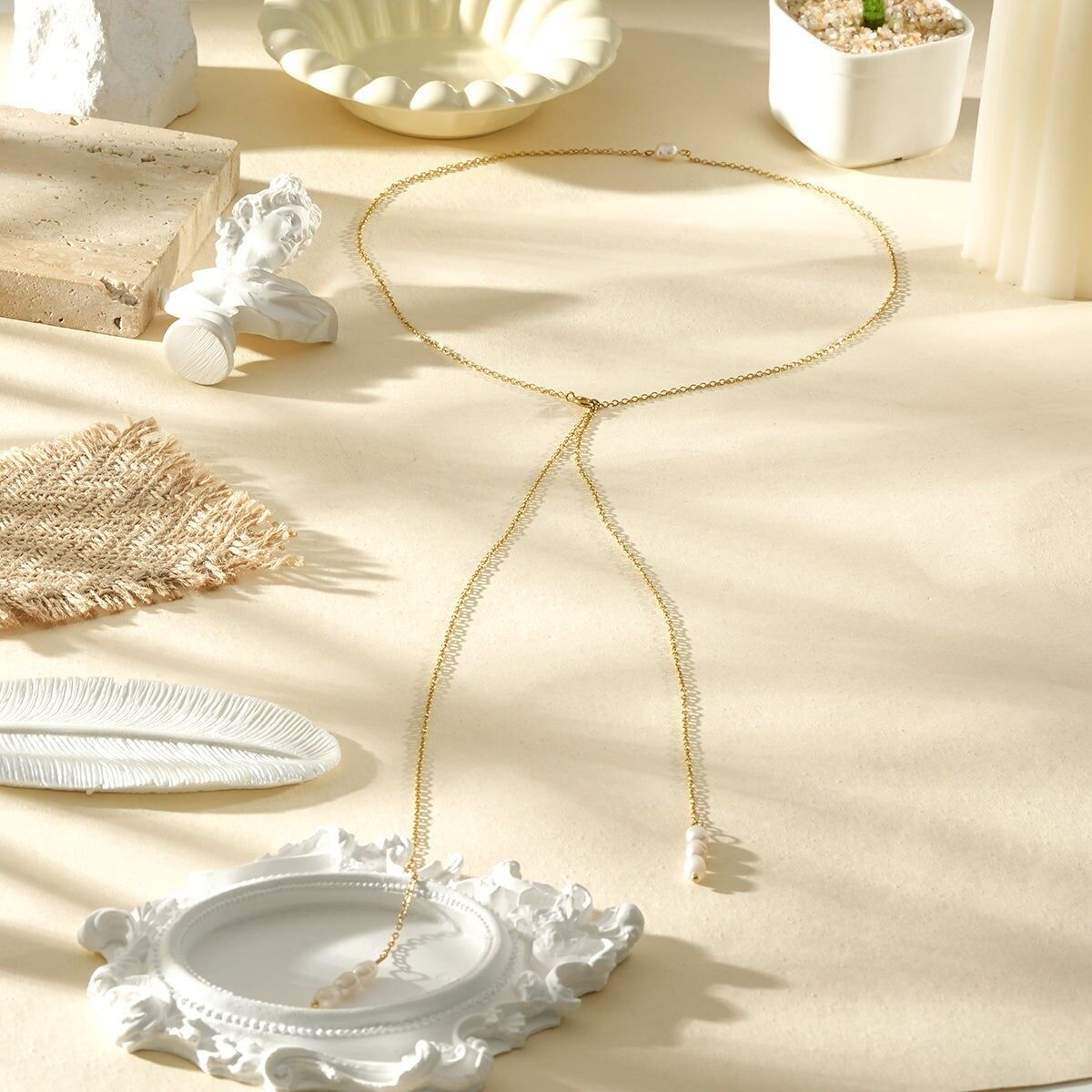 Y-förmige Rückenkette, die an jedem Ende mit drei Perlen verziert ist