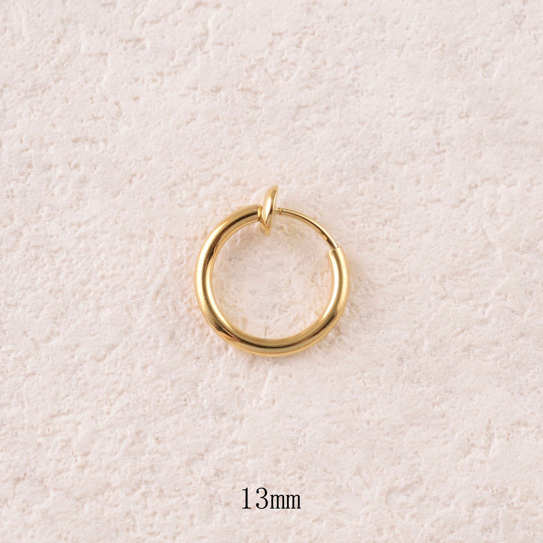 Mini orecchini a cerchio con clip 13 mm x 1,6