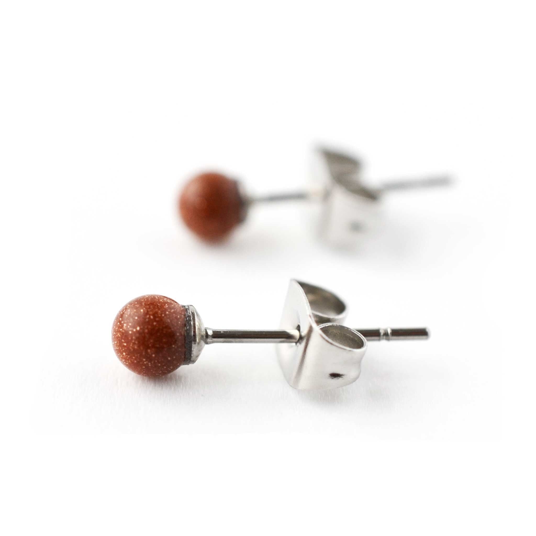 Boucles d'oreilles puces en pierre de soleil 4 mm, clous d'oreilles hypoallergéniques en acier chirurgical pour oreilles sensibles