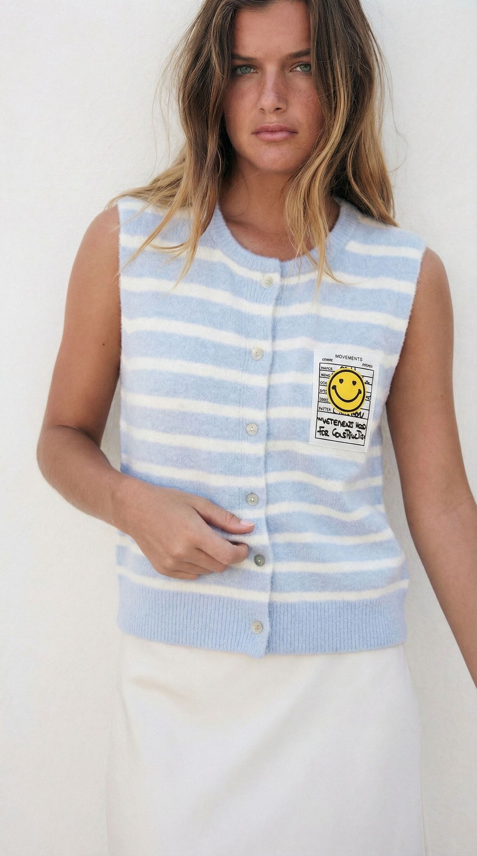 Ärmellose, gestreifte Weste mit Smiley-Aufnäher
