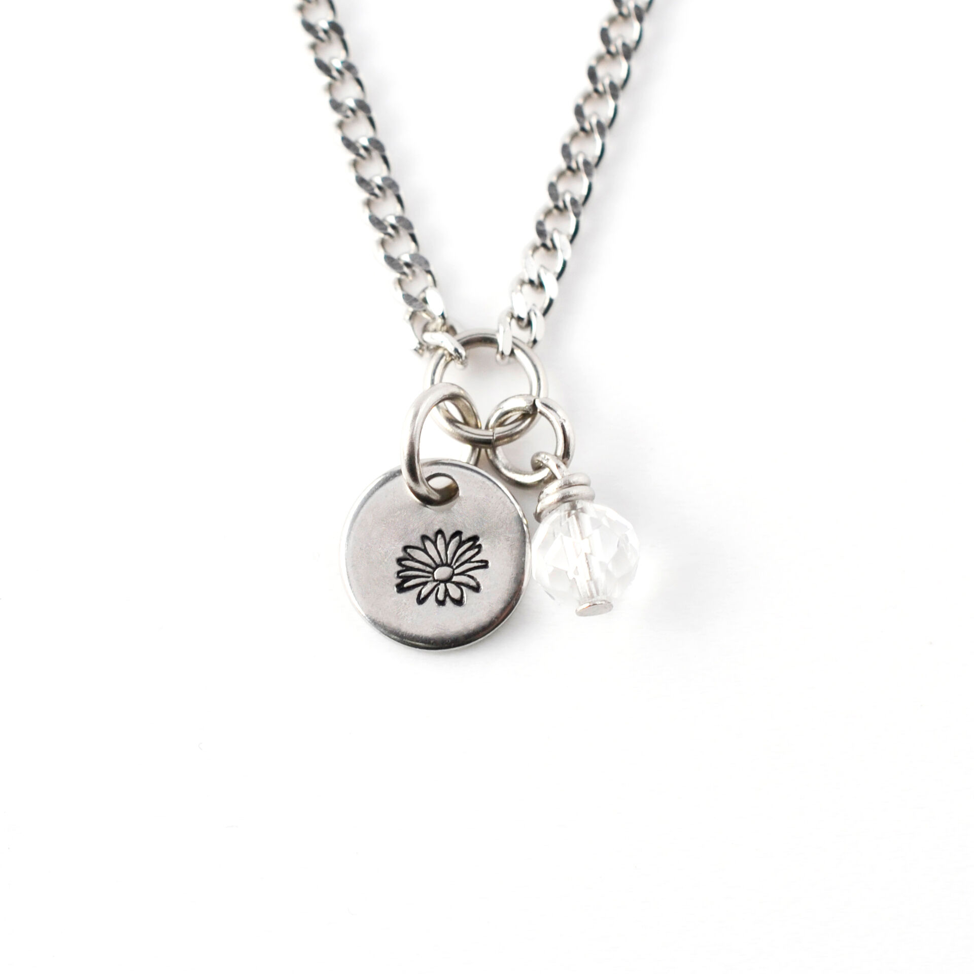 Geburtsblumen- und Geburtssteinkette für April, Gänseblümchen und Bergkristall, handgefertigter personalisierter Schmuck