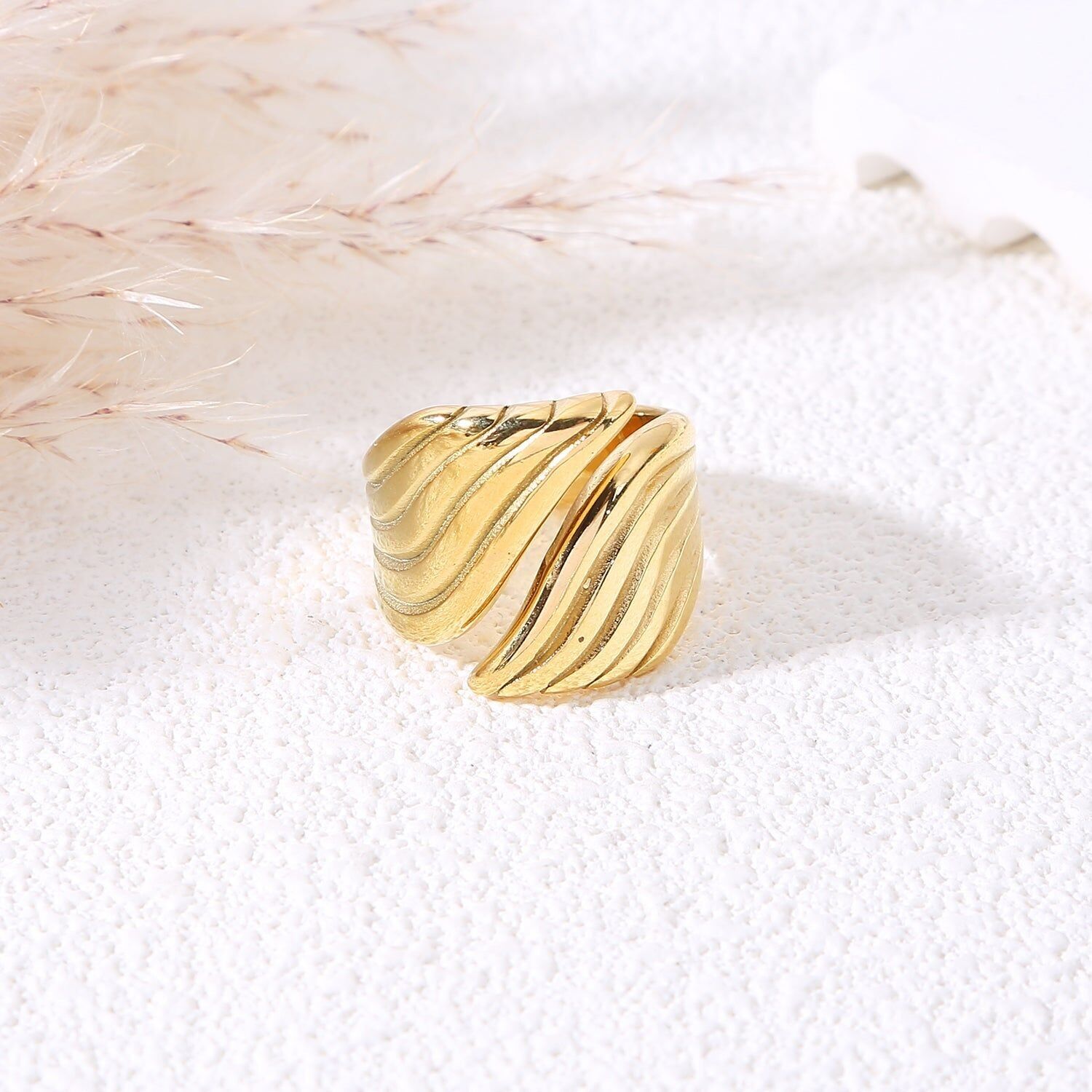 Ring with wavy relief