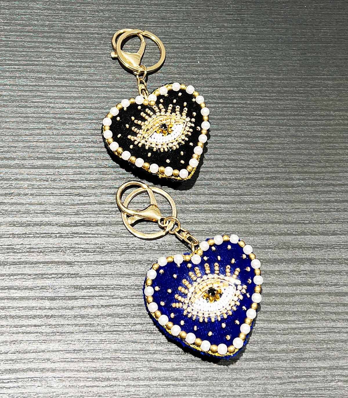 Kleiner herzförmiger Samt-Schlüsselanhänger aus gewebtem Samt – 6 x 6 cm