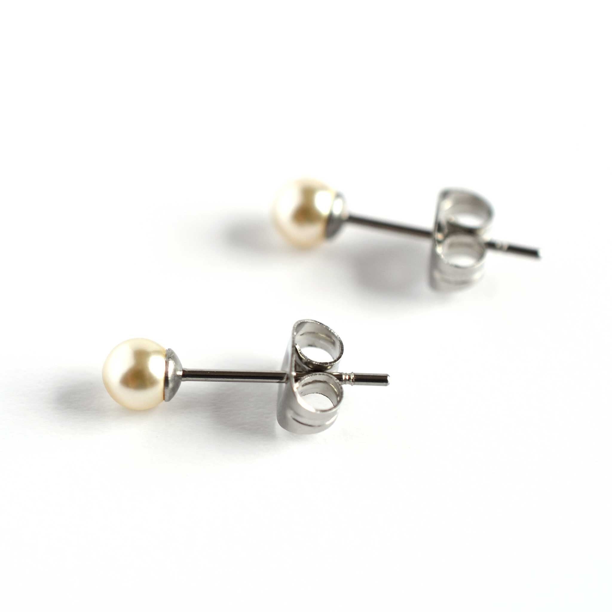 Boucles d'oreilles puces en perles d'imitation crème de 4 mm, acier chirurgical hypoallergénique, style classique