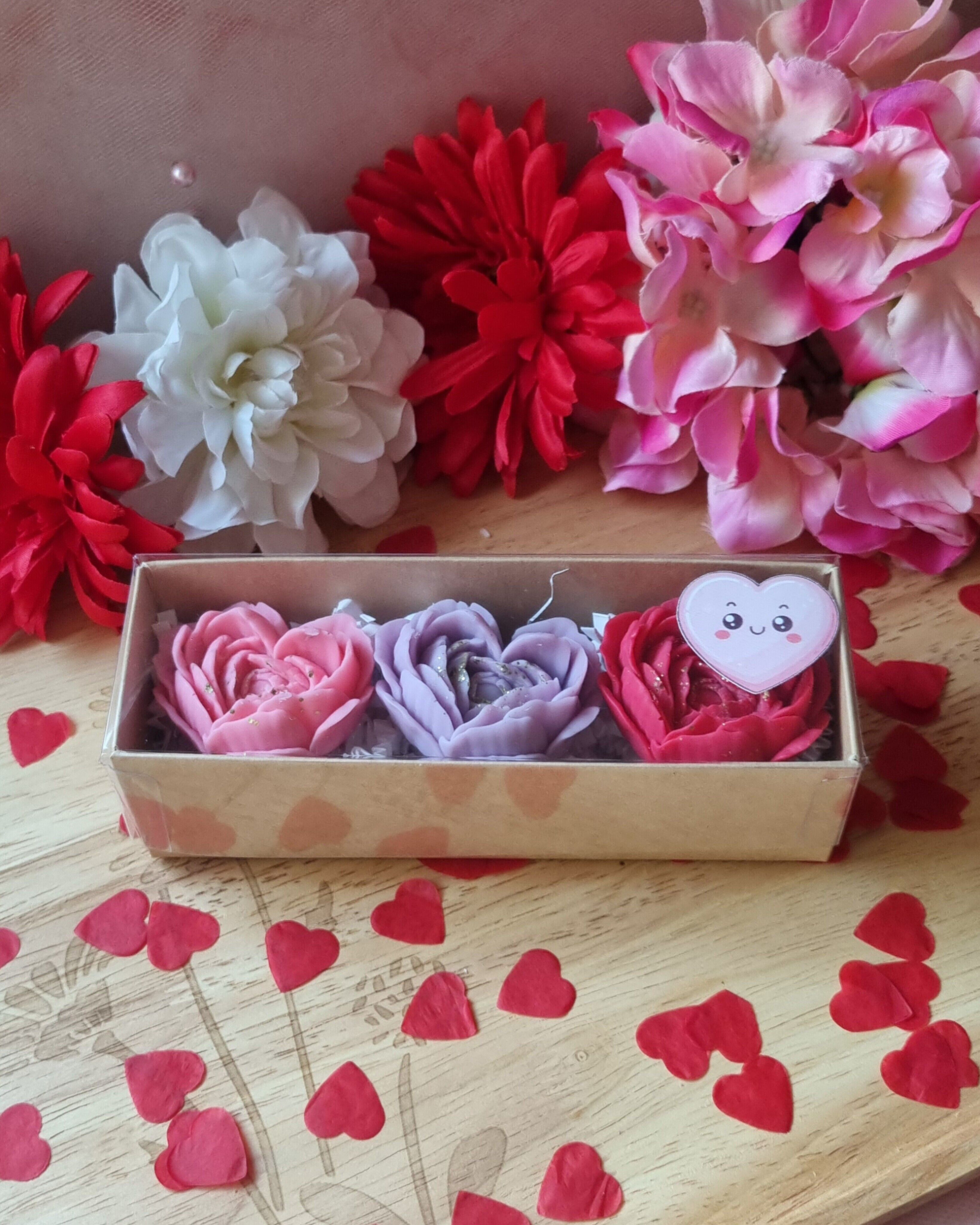 Valentinstags-Geschenkset mit herzförmigen, zartschmelzenden Pralinen (53 g)