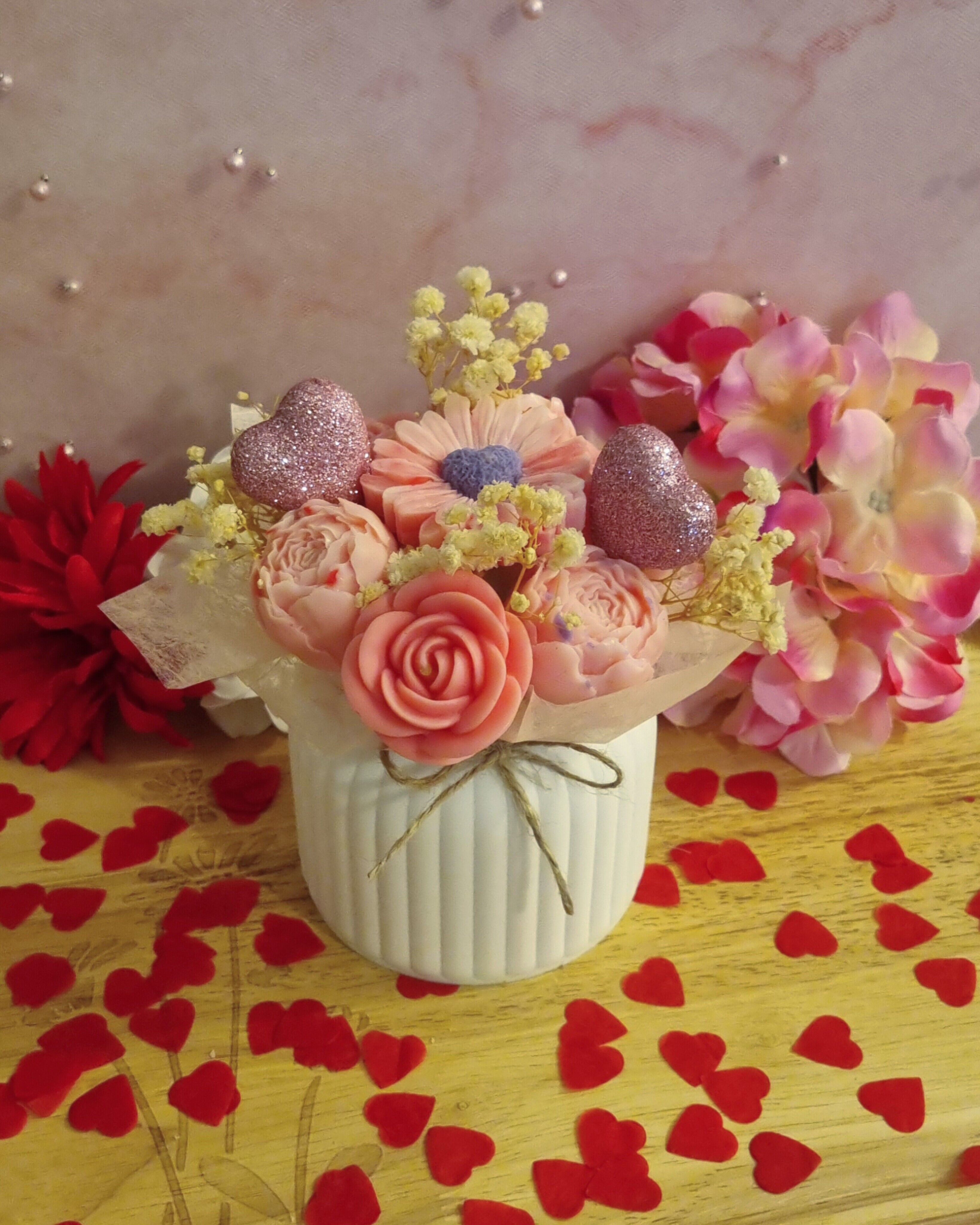 Valentinstags-Blumenstrauß mit Veilchen- und Rosenduft