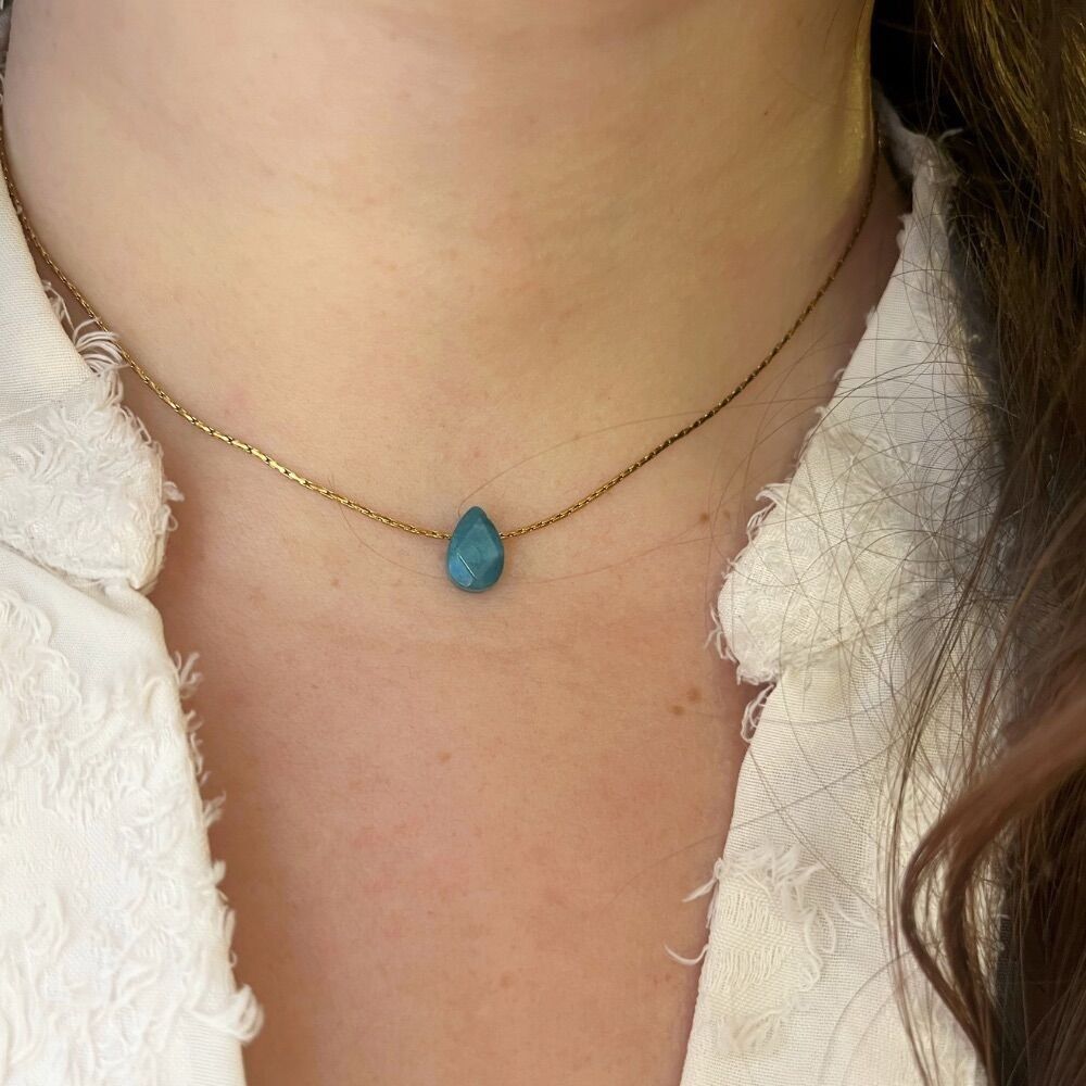 Ainhoa-Halskette – eine Damenhalskette mit einem Halbedelstein, einem Aquamarin in Tropfenform.