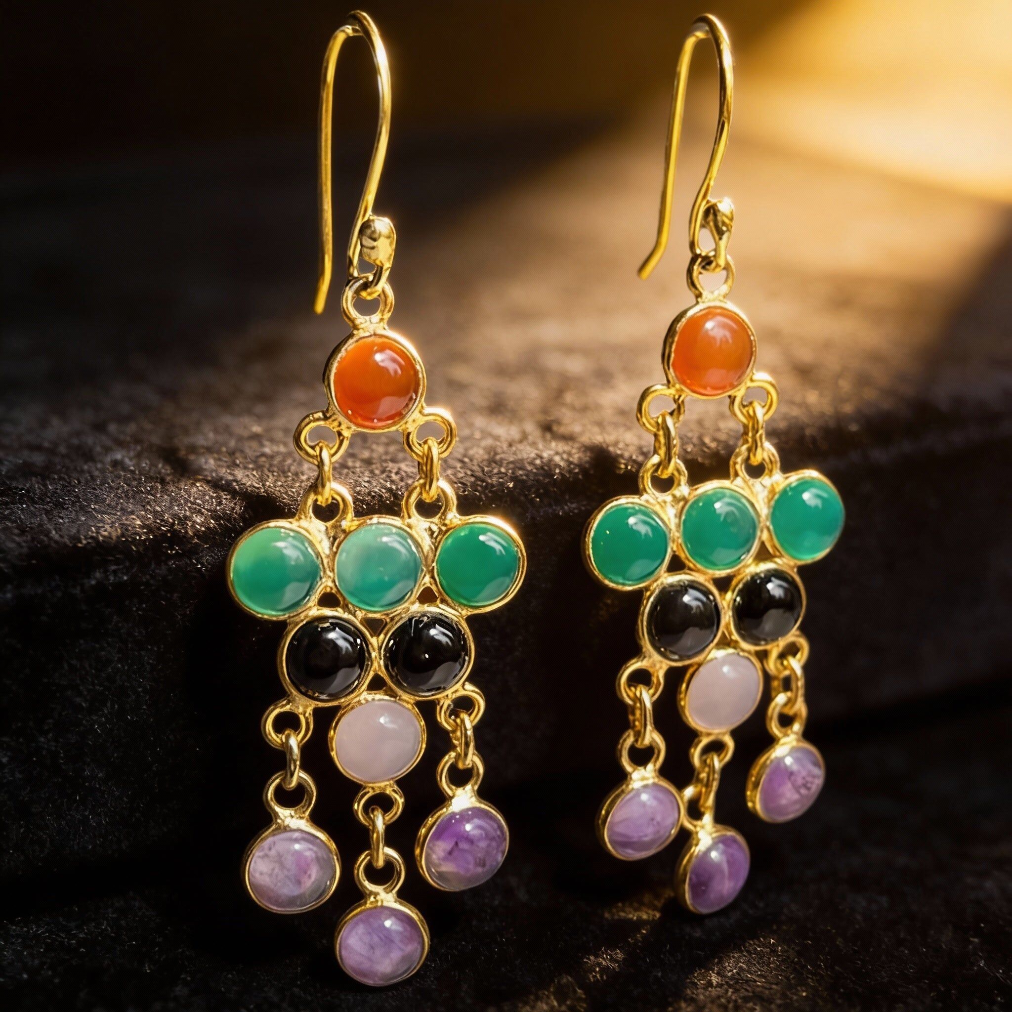 Ohrringe „APHRODITE“ mit Natursteinen: Rosenquarz, Karneol, Chalcedon, Amethyst und Onyx in feinem, vergoldetem Silber