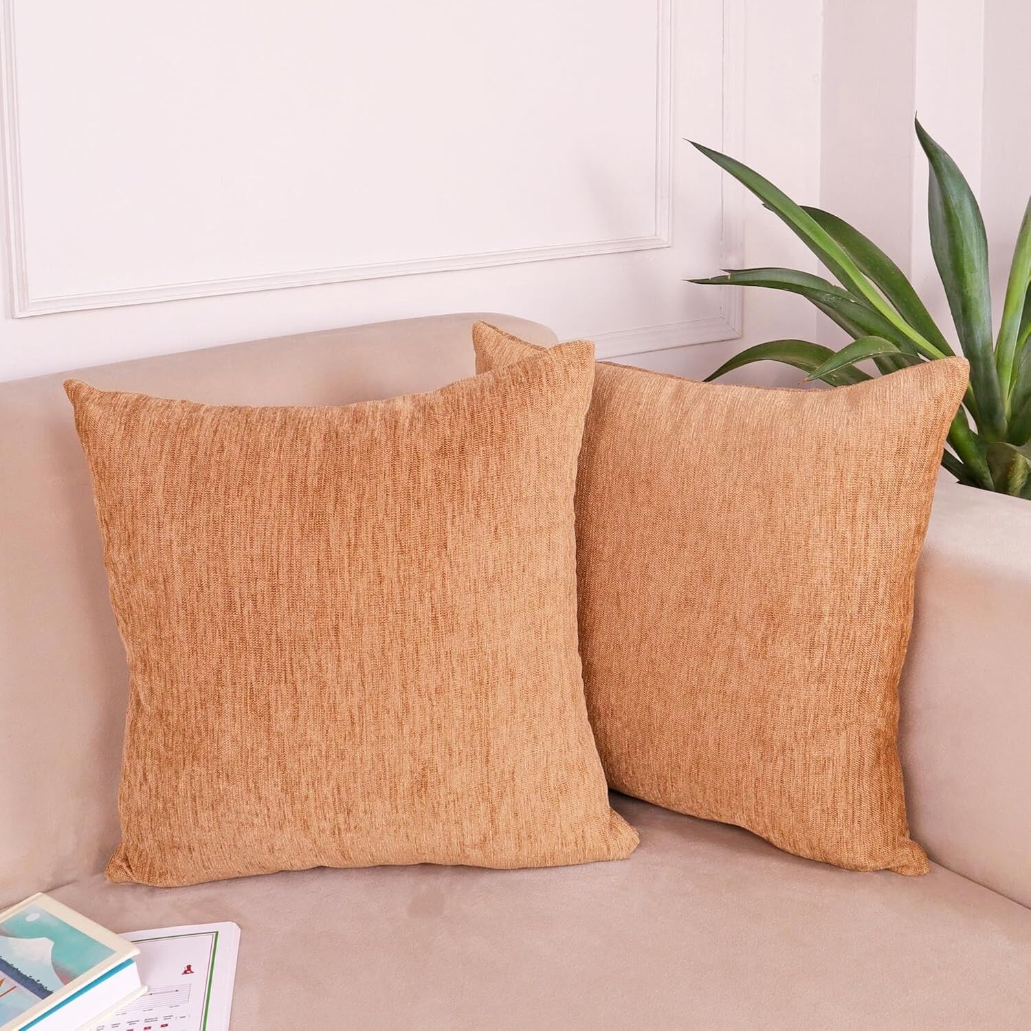 Lot de 2 housses de coussin en chenille beige foncé texturée, effet velours doux – 40 x 40 cm | Résistantes et lavables en machine | Décoration pour canapé, lit et fauteuil