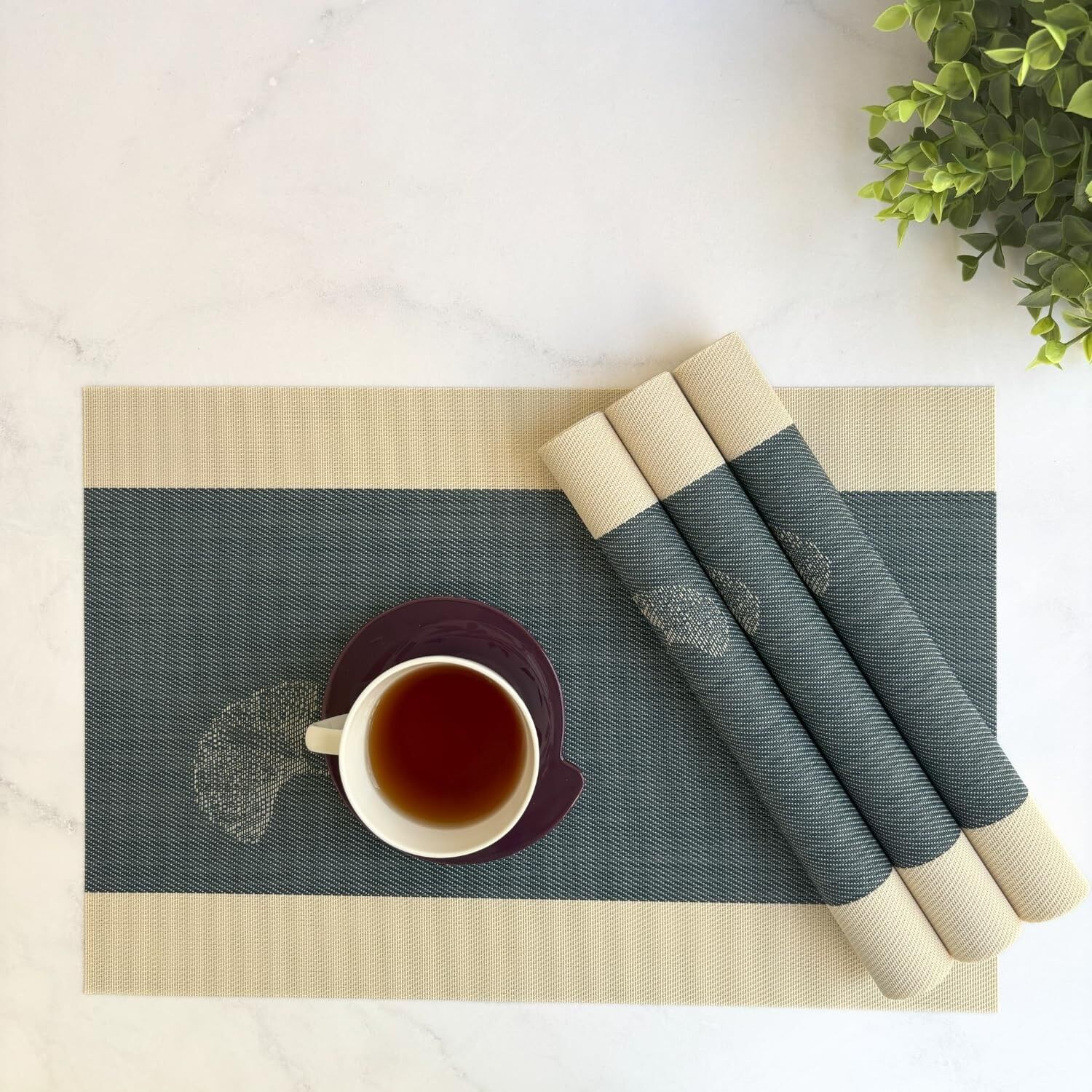 Sets de table Midnight Bloom Designer antidérapants et lavables en PVC, lot de 4 | Résistants à la chaleur et lavables | Décoration de cuisine et d'intérieur