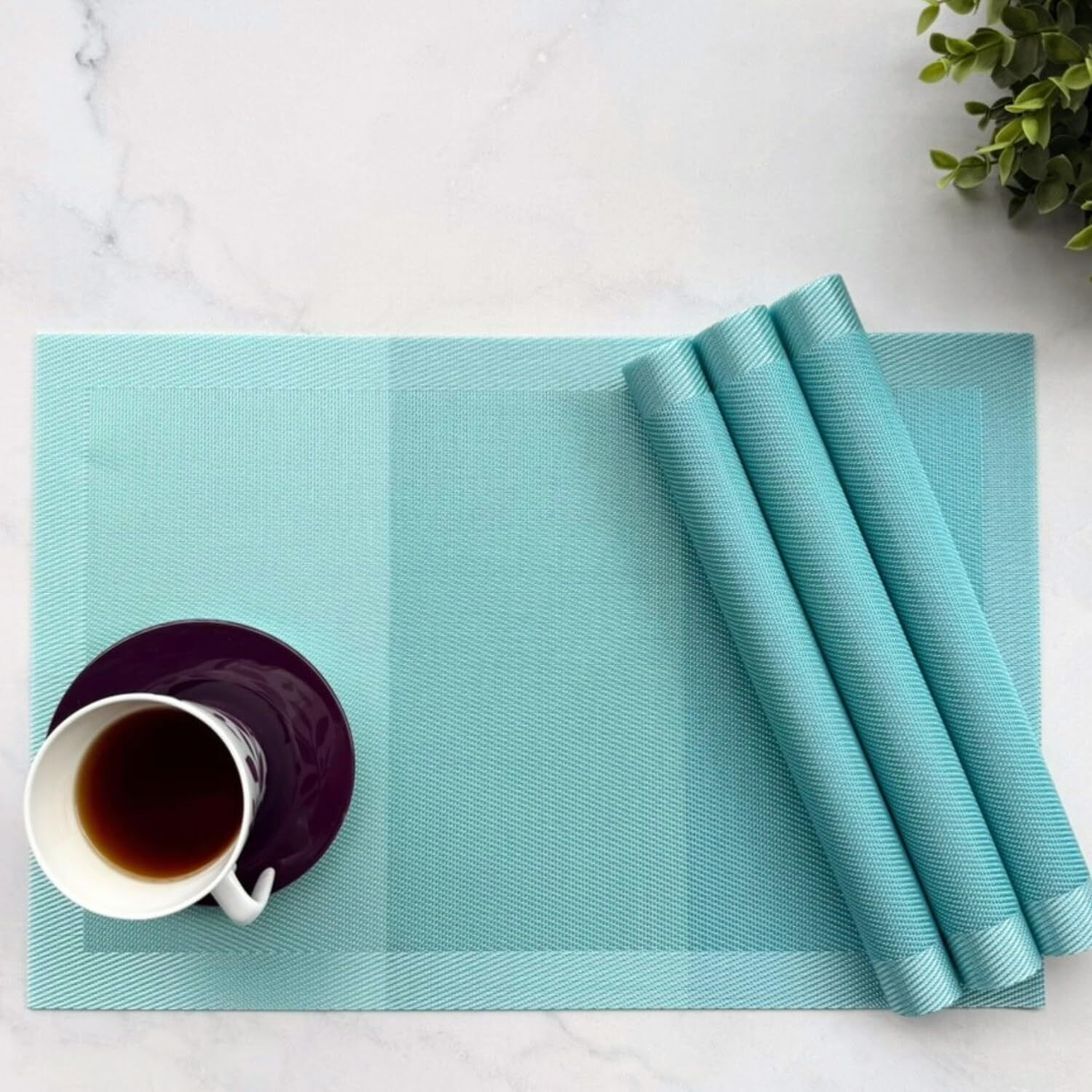 Sets de table haut de gamme en PVC tissé motif vagues océaniques pour 4 personnes | Résistants à la chaleur, antidérapants et faciles à nettoyer (lot de 4)