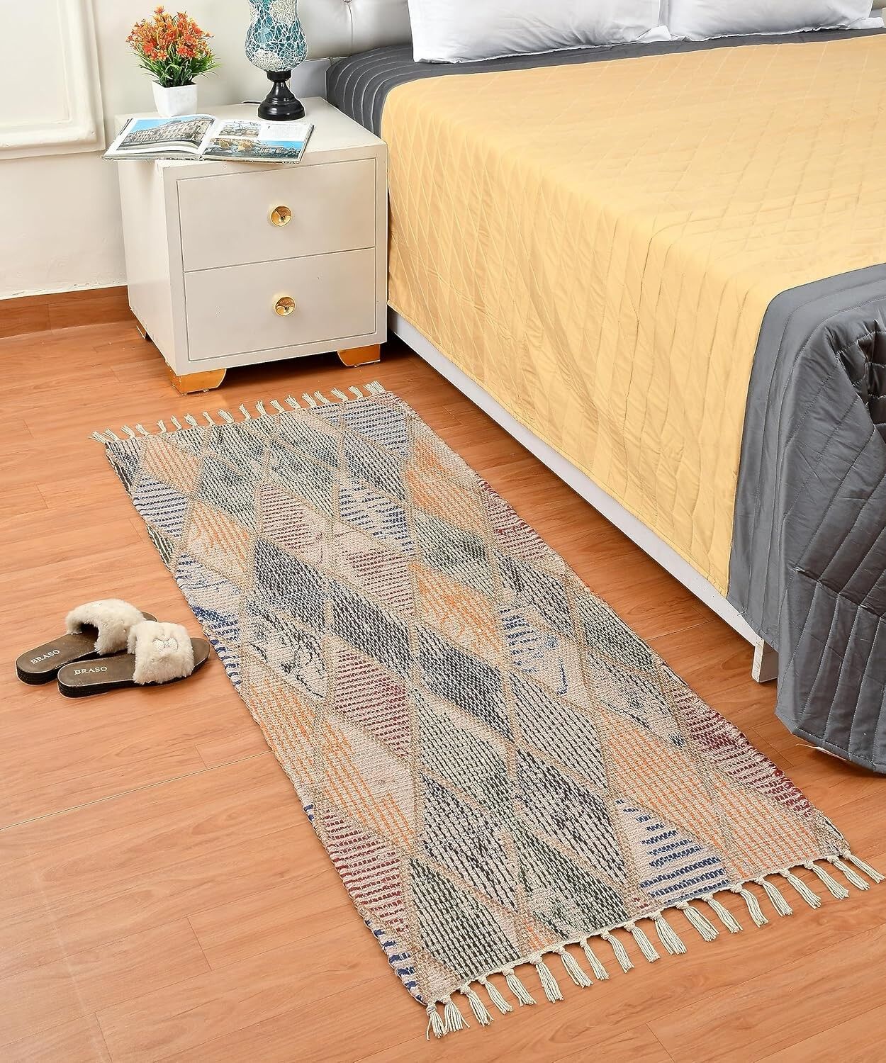 Tapis Dhurrie moderne imprimé, durable et fait main (60 x 150 cm), en tissu recyclé | Décoration pour salon, table de chevet ou couloir