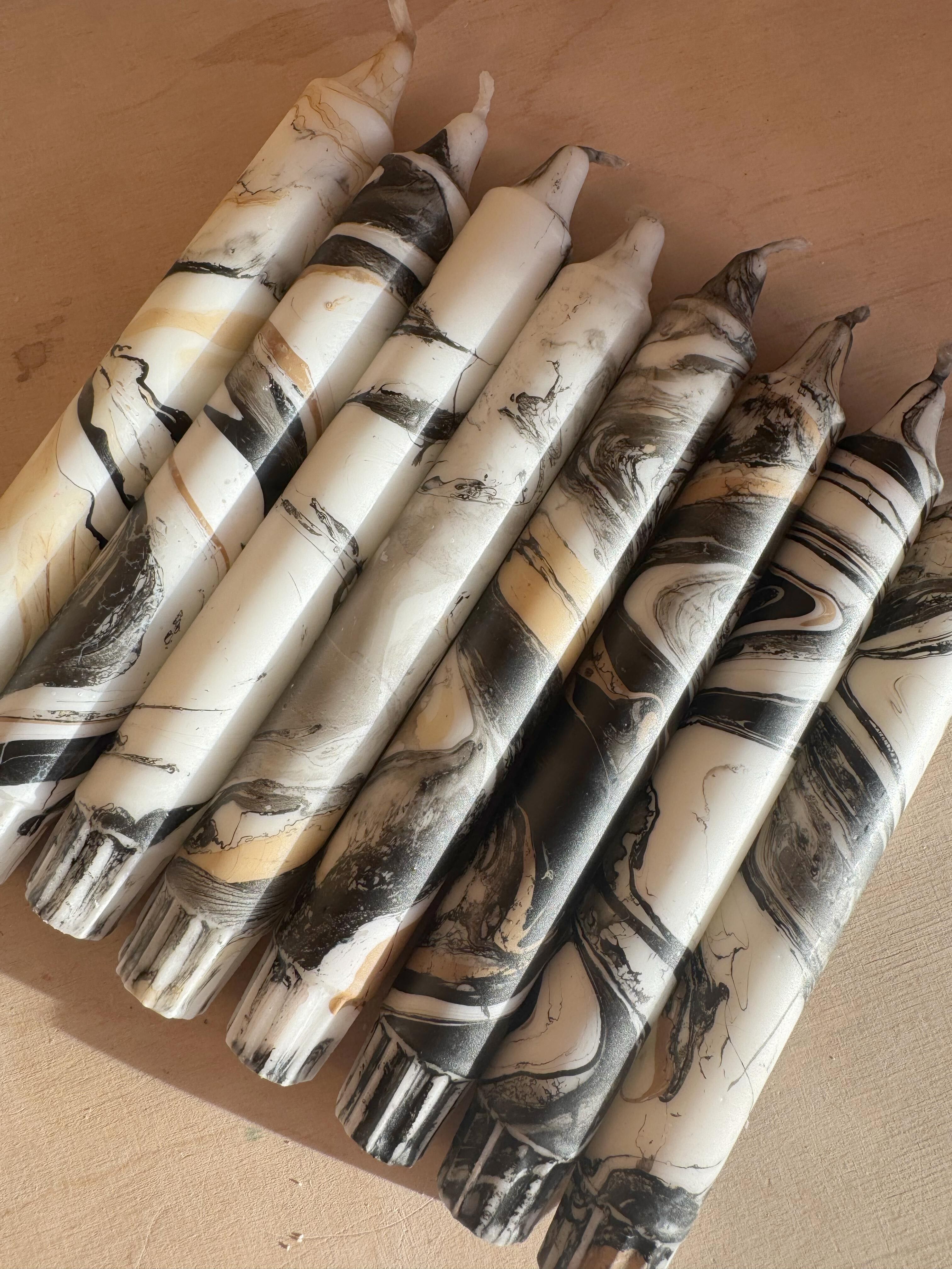 Schwarze Marmorkerze