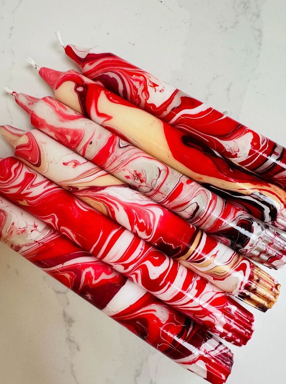 Kerze aus rotem Marmor