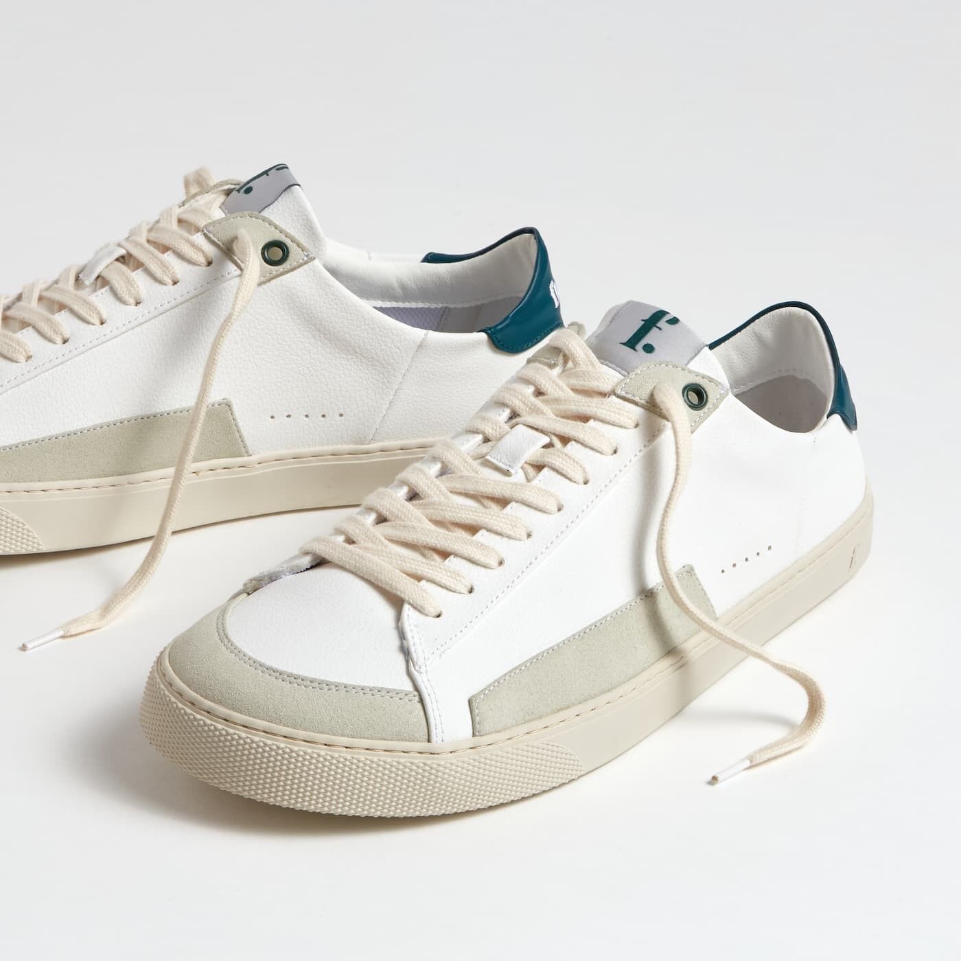 Pfirsichfarbenes, tiefes Türkis