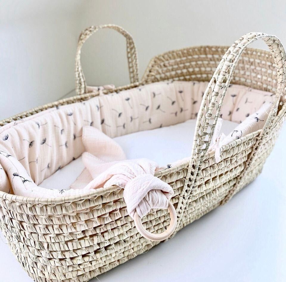 Arabisches Babybettchen – Handgefertigter marokkanischer Moseskorb aus Palmweide, Beistellbett für 0–6 Monate