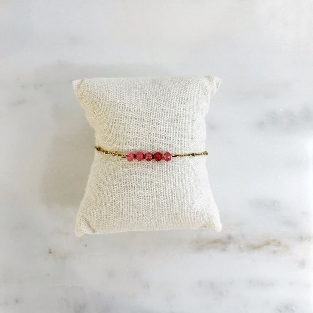 Juliette-Armband für Damen, goldfarbenes Edelstahlarmband mit Halbedelsteinen aus Goldhämatit und rosa Jade