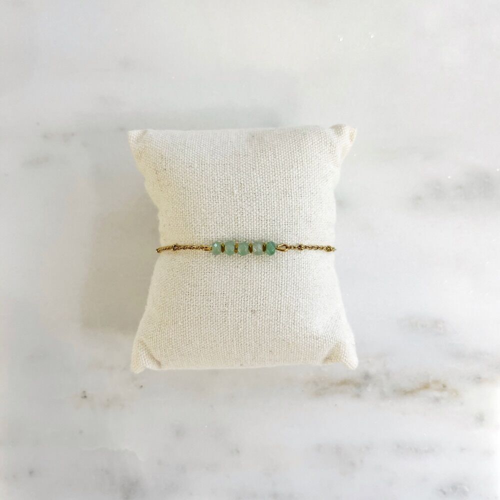 Juliette-Armband für Damen, goldfarbenes Edelstahlarmband mit Halbedelsteinen aus Goldhämatit und grüner Jade