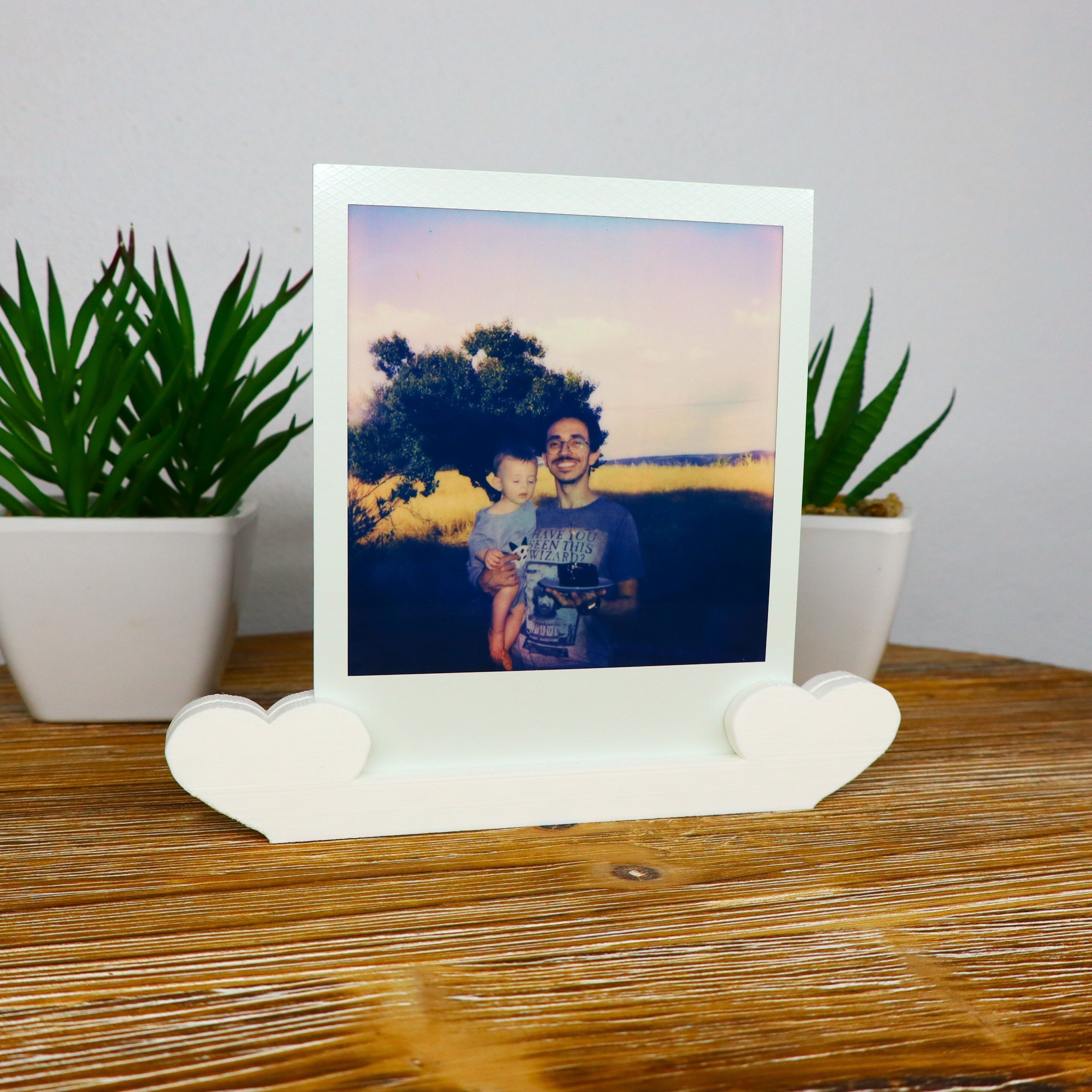 Minimalistischer Herz-Fotohalter, moderner Liebes-Bilderständer