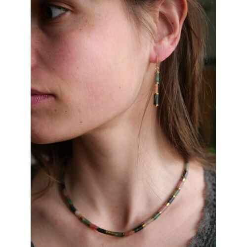 Long earrings in Indian agate