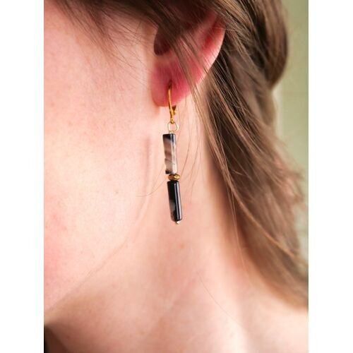 Long earrings in black and white agate