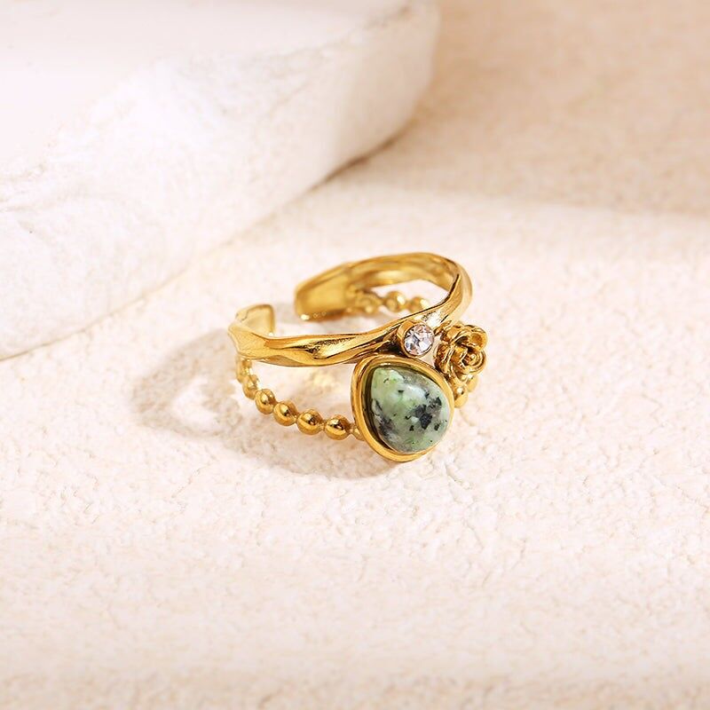 Gold ring with double drop-shaped stone, flower and rhinestones