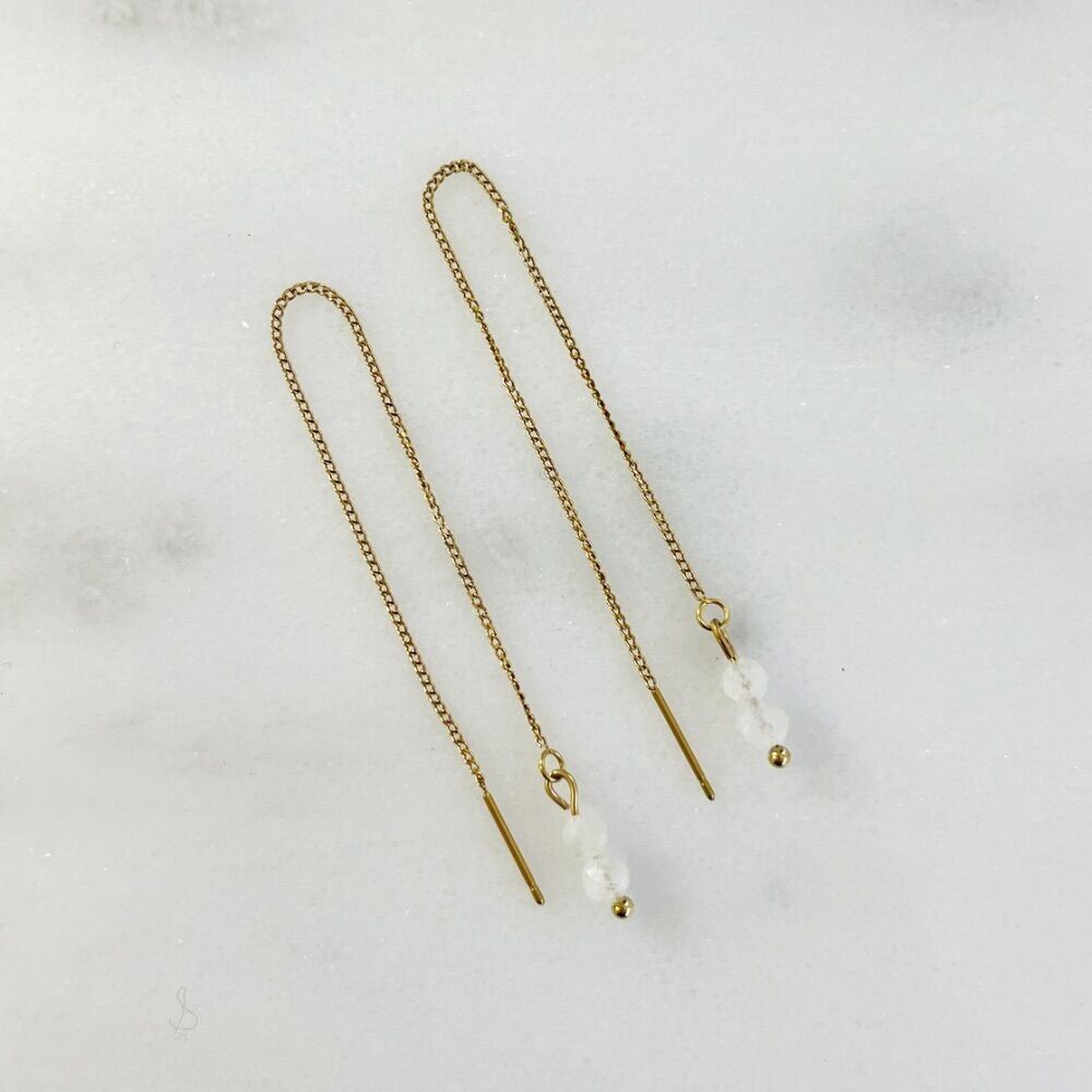 Juliette-Ohrringe: Lange, verstellbare Ohrringe mit opalisierenden Halbedelsteinen