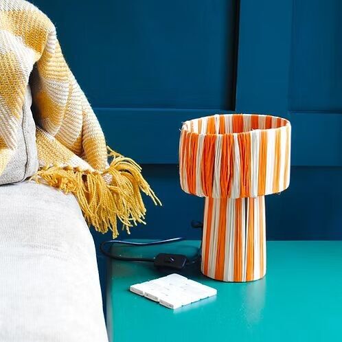 Lámpara marroquí de rafia a rayas naranja - Lámpara de mesa bohemia hecha a mano de 26 cm con accesorios
