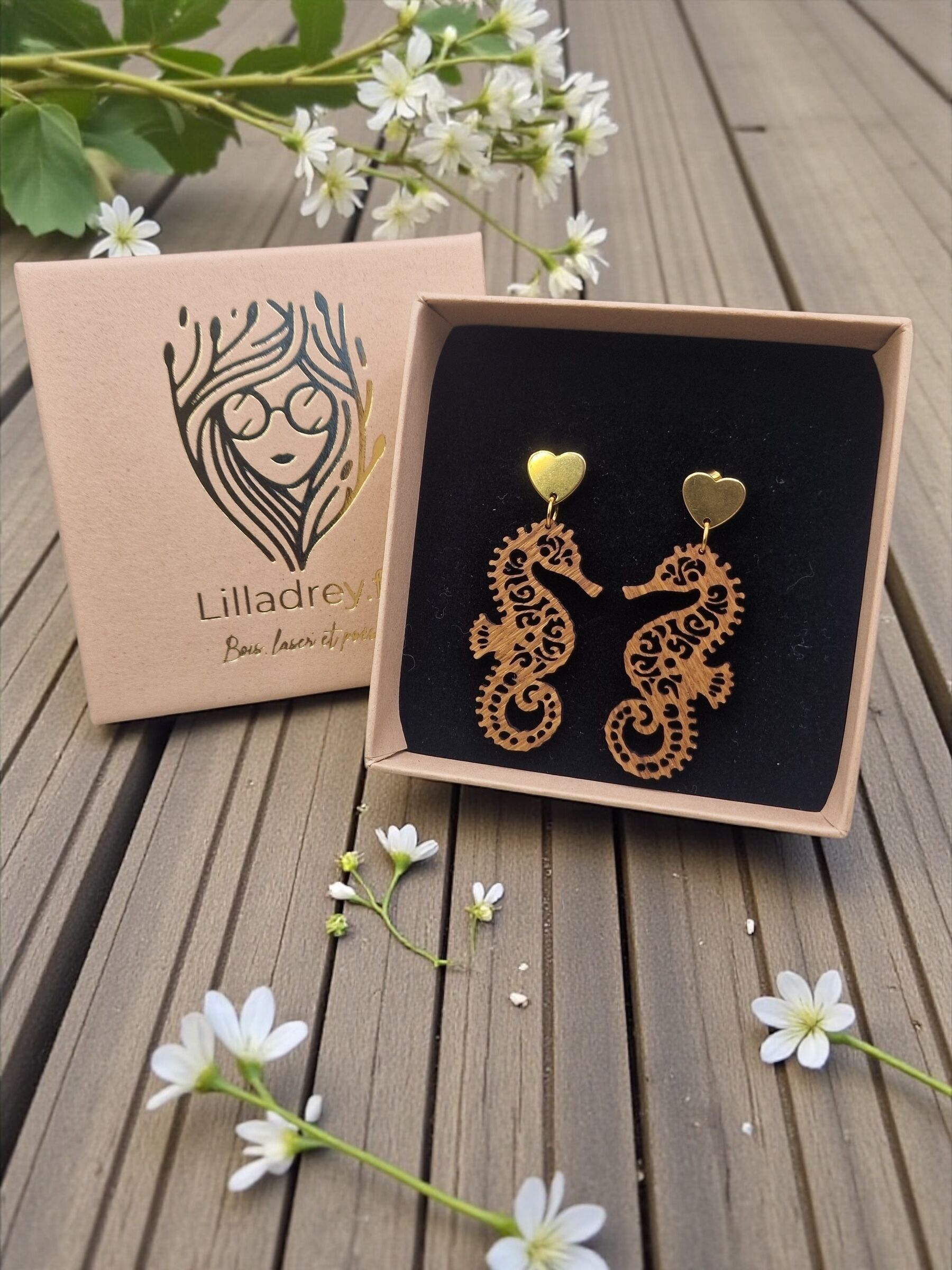 Solid wood earrings – Sedna – Wood & 18k gold-plated stainless steel – Seahorse