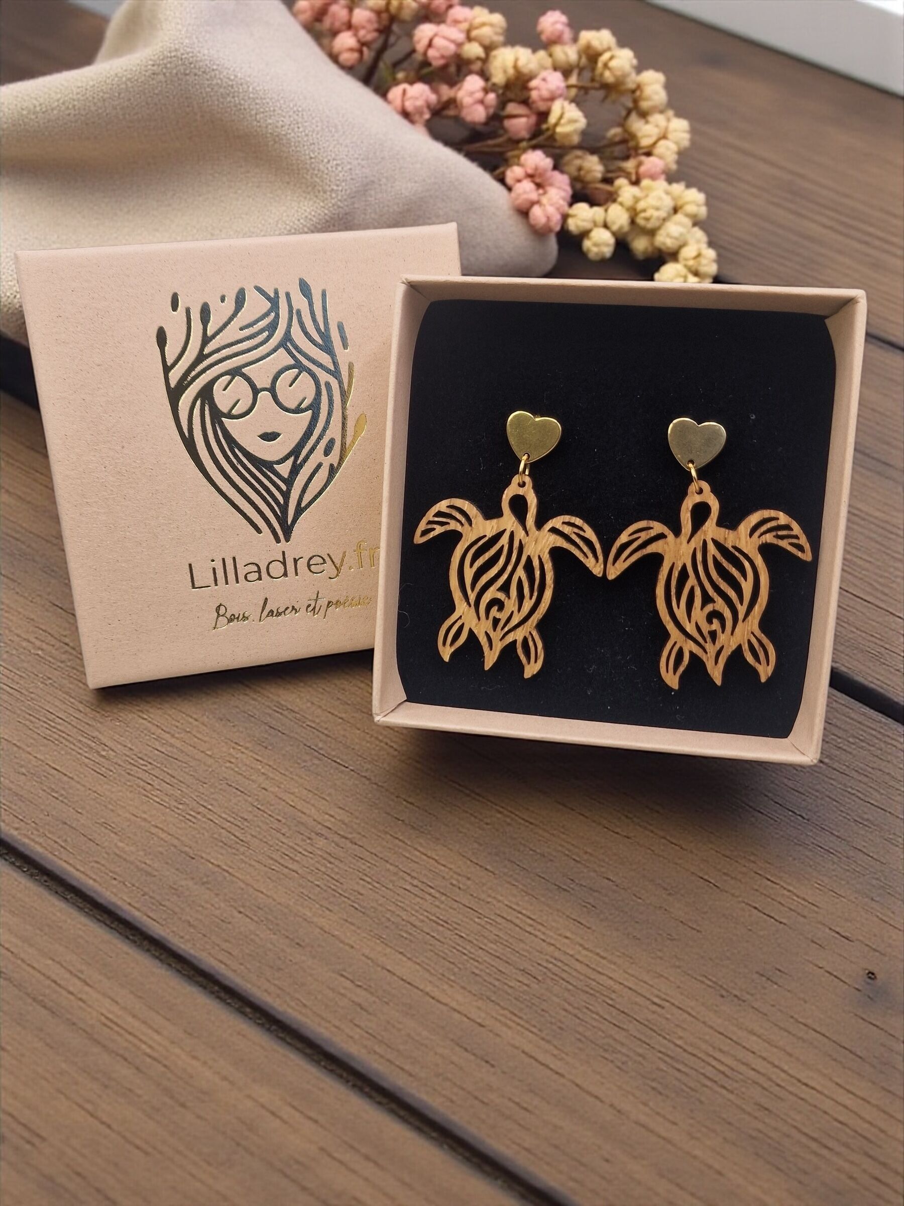 Solid wood earrings – Morla – Wood & 18k gold-plated stainless steel – Turtles
