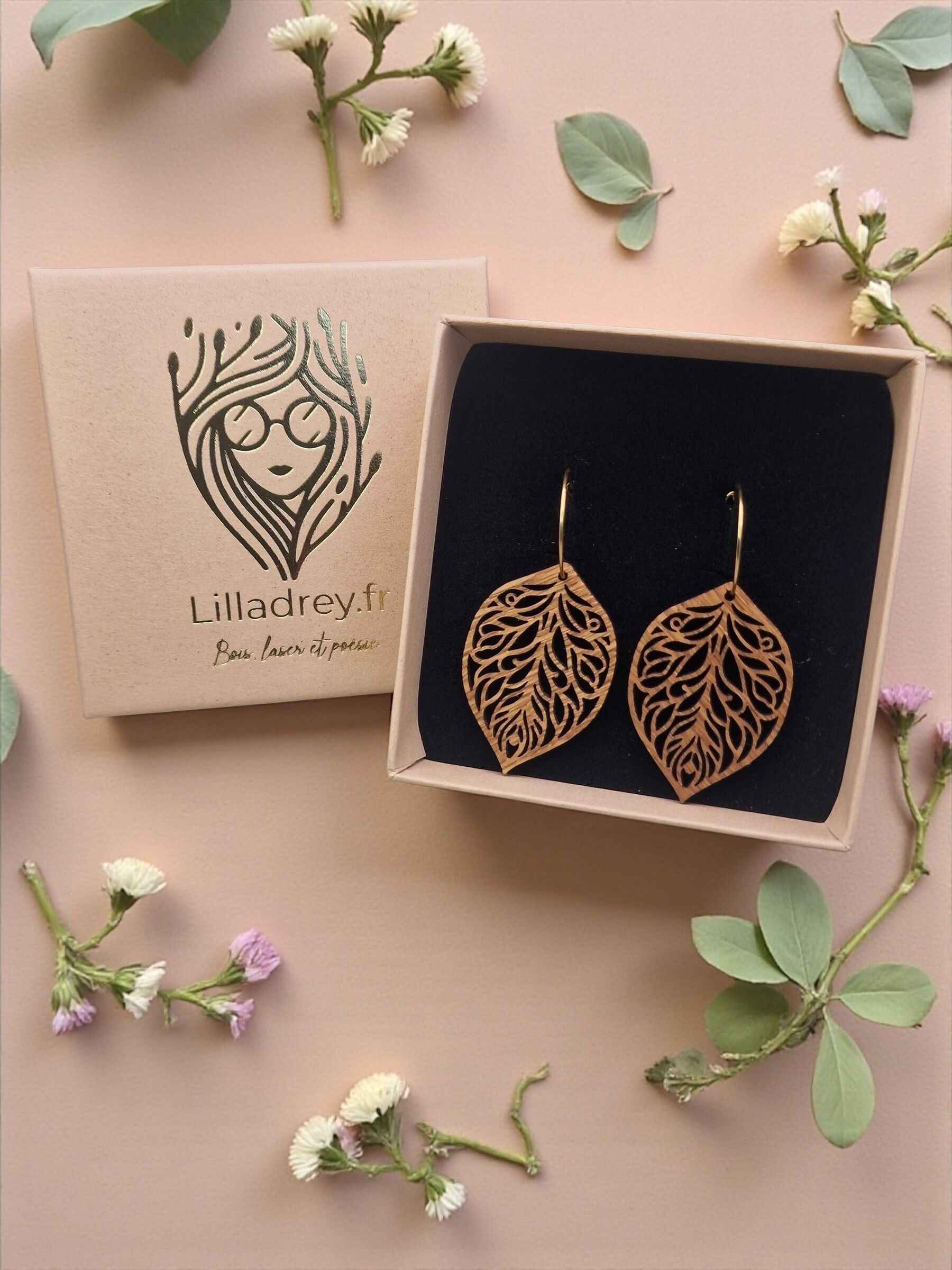 Solid wood earrings – Laura – Wood & 18k gold-plated stainless steel – Leaves