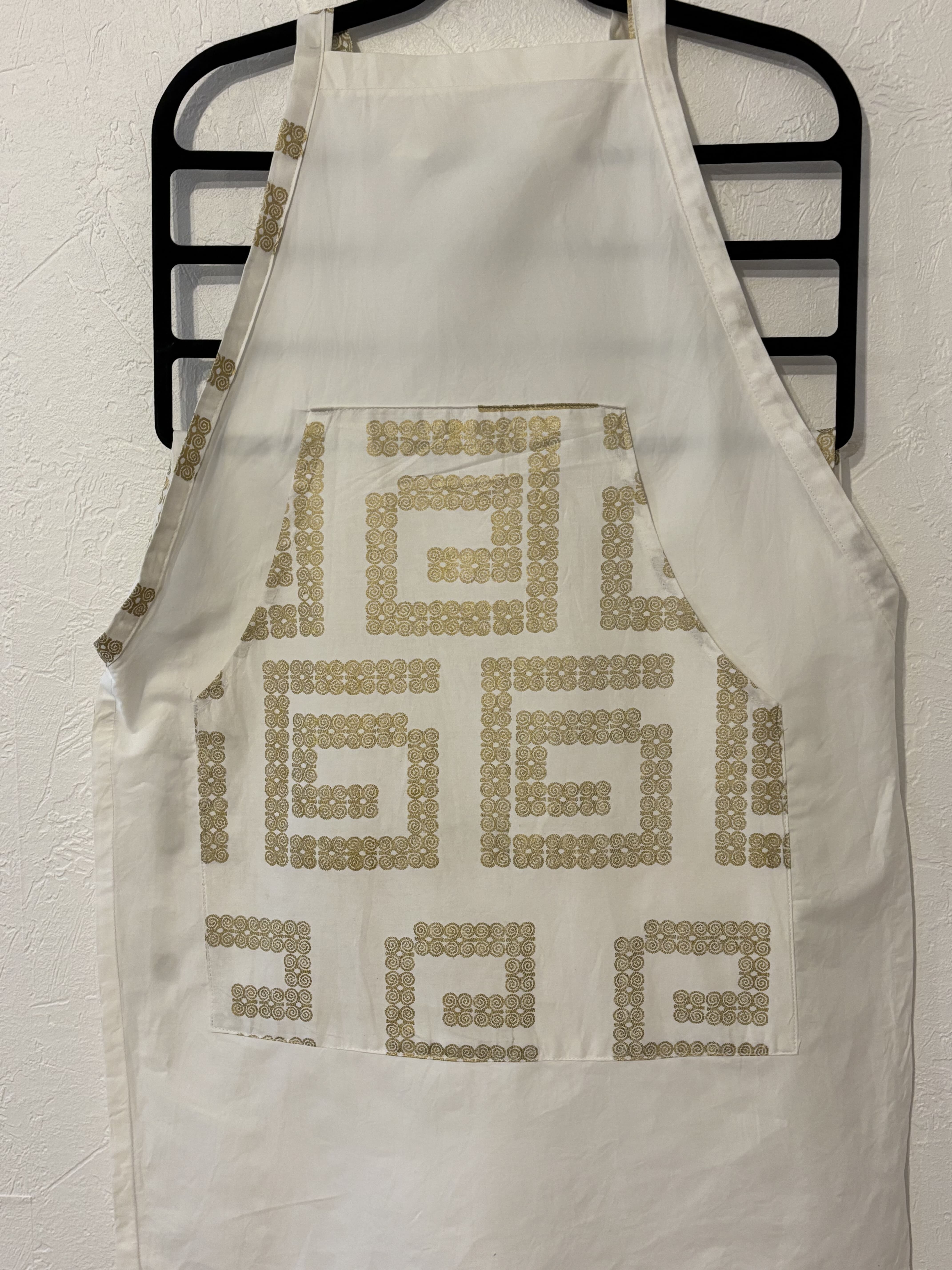 Washable Adult Apron in White Wax Fabric 100% Cotton – Gold Pocket