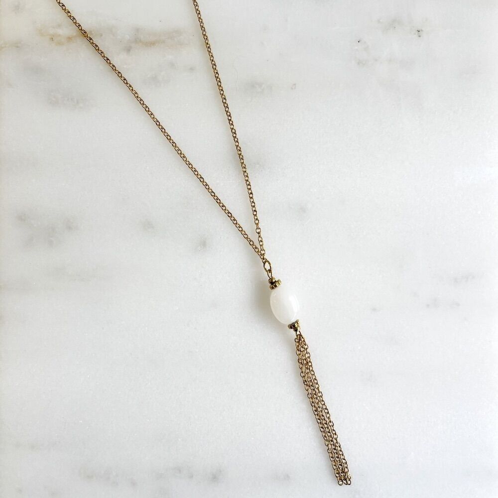 Collar Haizea, sautoir largo, de acero inoxidable dorado, con colgante de hematita dorada, jade blanco y cadenas en forma de borla