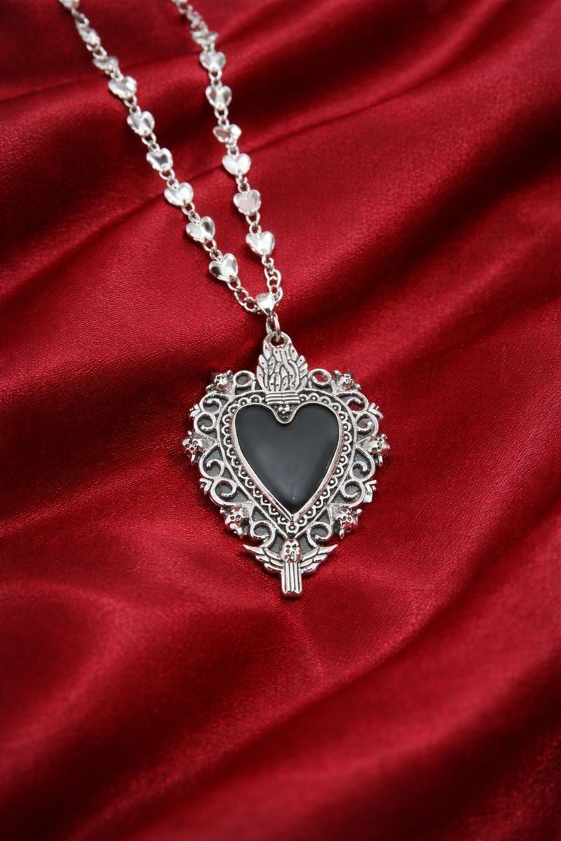 Schwarze Gothic-Herz-Halskette