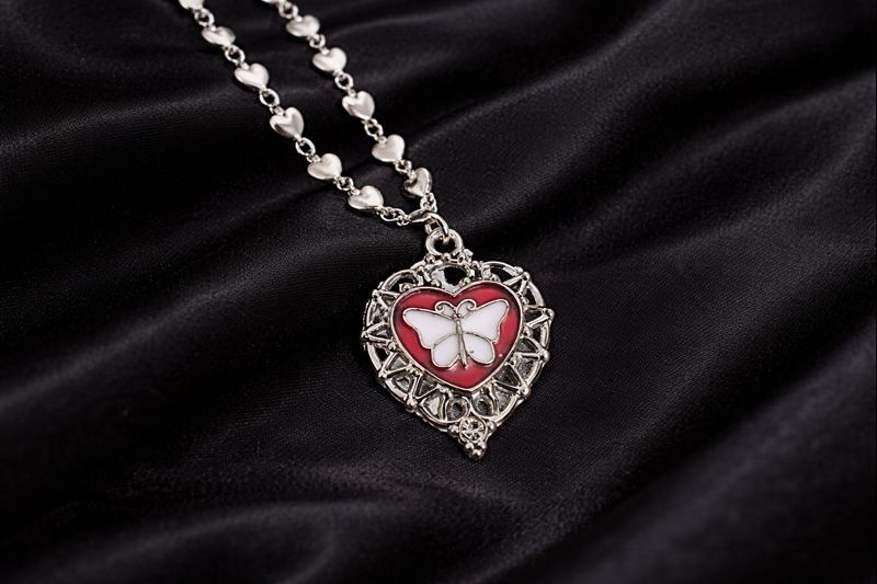 Herz- und Schmetterlingskette